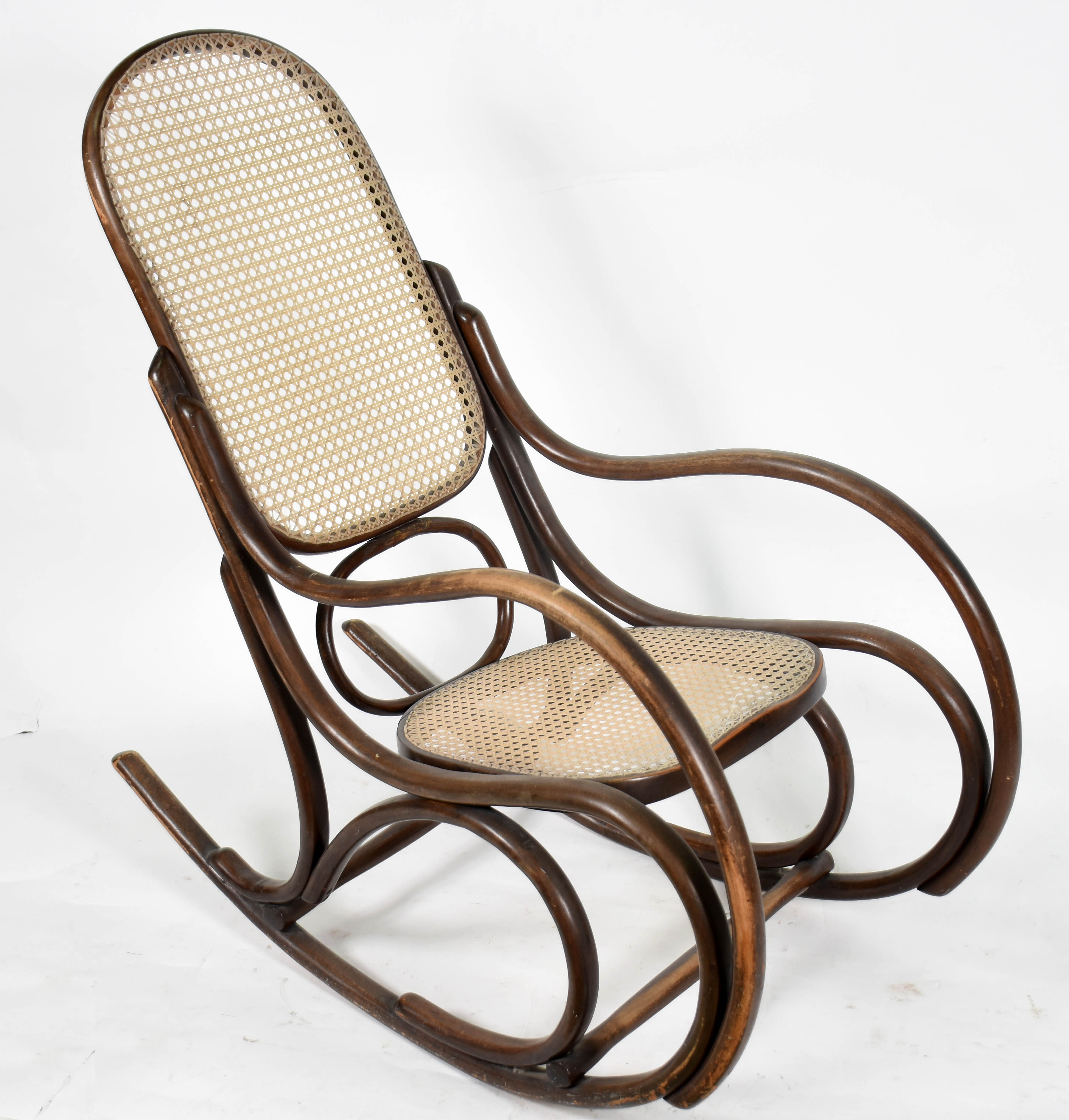 Cadeira de balanço Thonet , Austríaca de madeira nobre com assento e... - foto 1 de 5