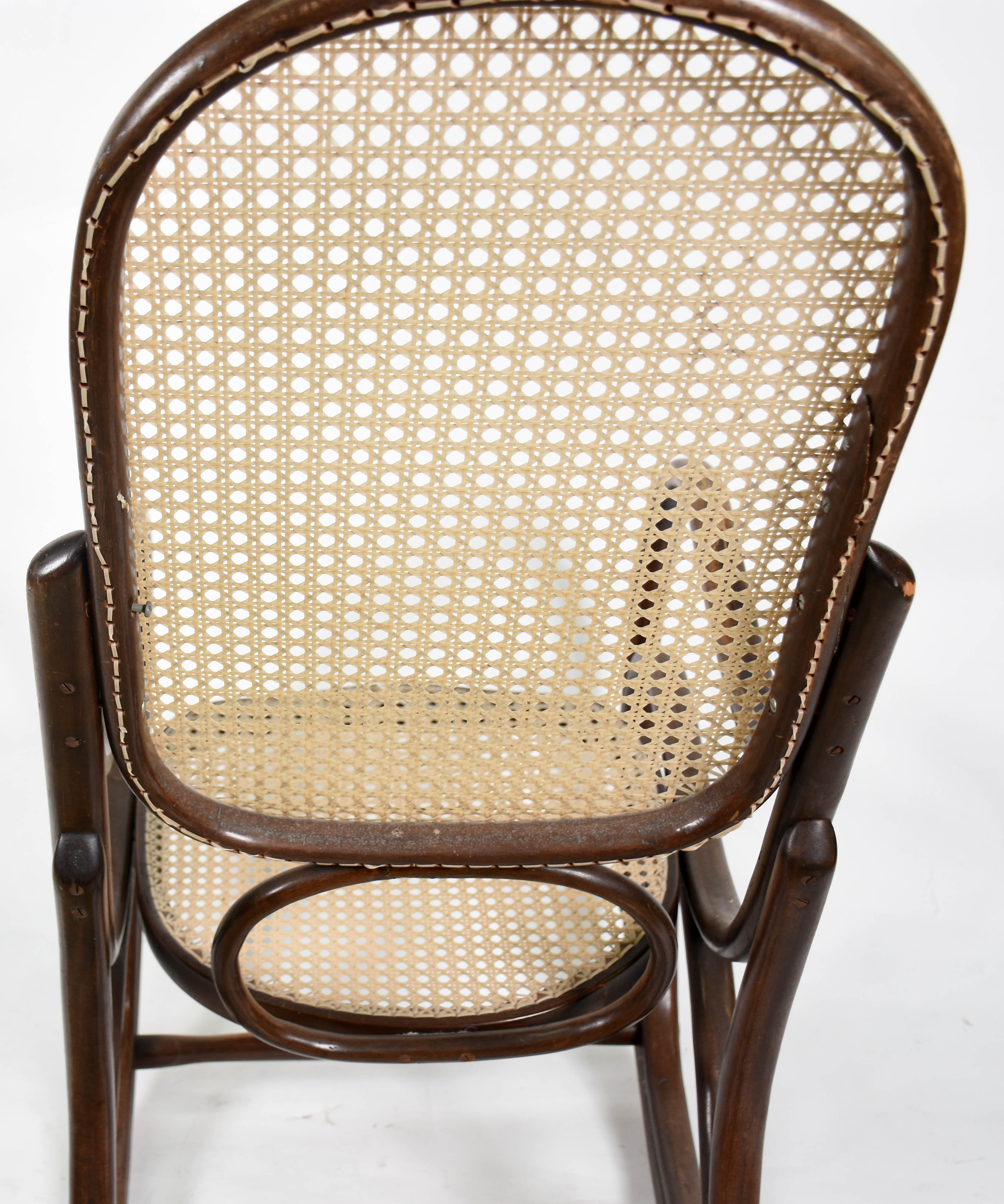Cadeira de balanço Thonet , Austríaca de madeira nobre com assento e... - foto 4 de 5