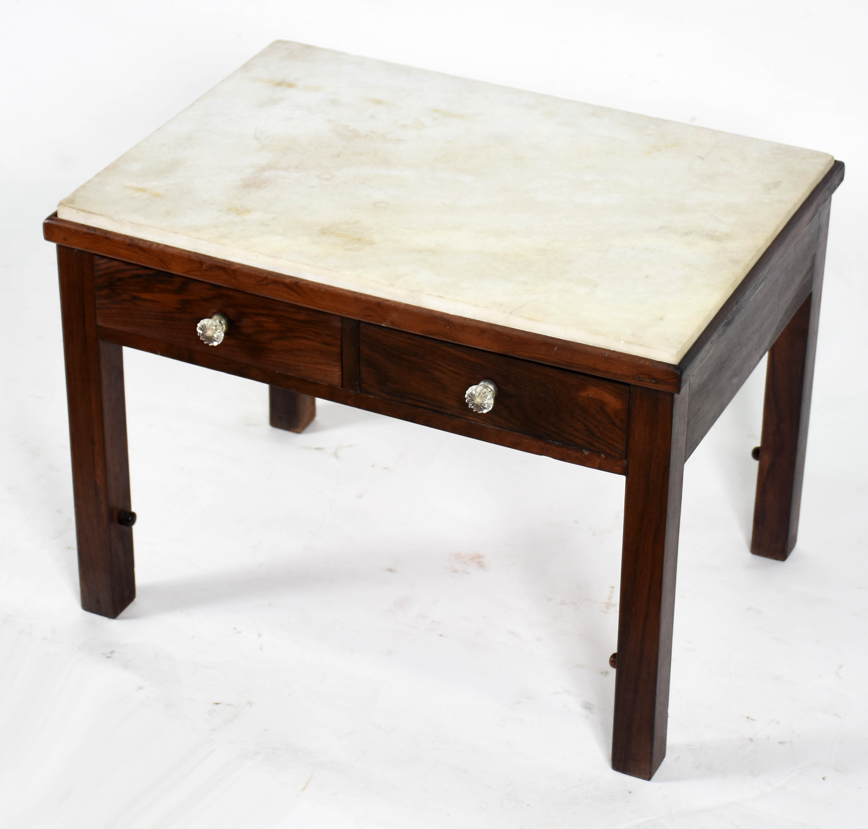 Mesa de madeira com tampo de mármore e 2 gavetas . - foto 1 de 2