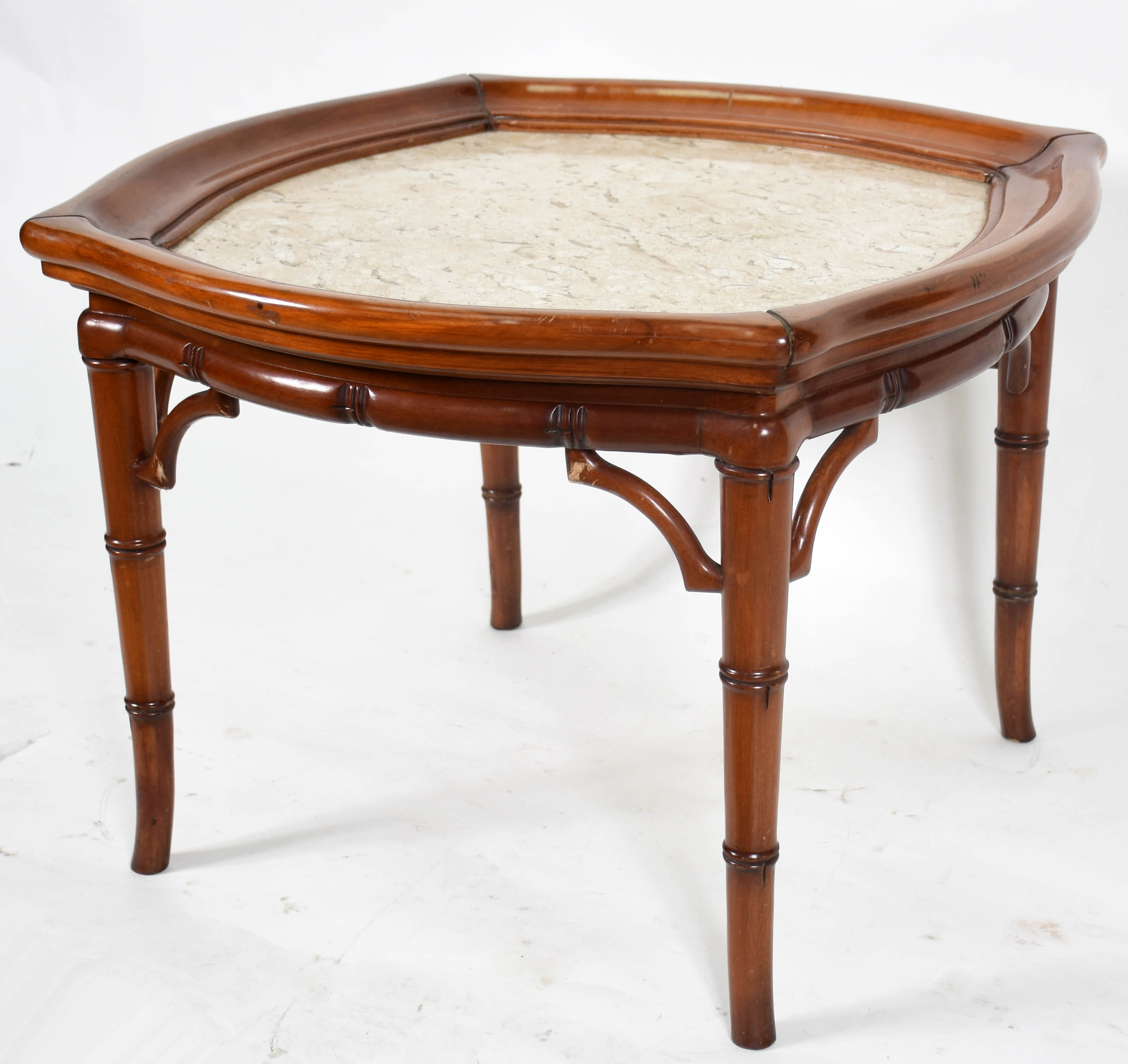 Mesa pequena de madeira com tampo de mármore . - foto 1 de 3