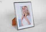 Porta retrato em prata Sterling. Medidas 31,5 x... - Porta retrato em prata Sterling. Medidas 31,5 x 26 cm.
