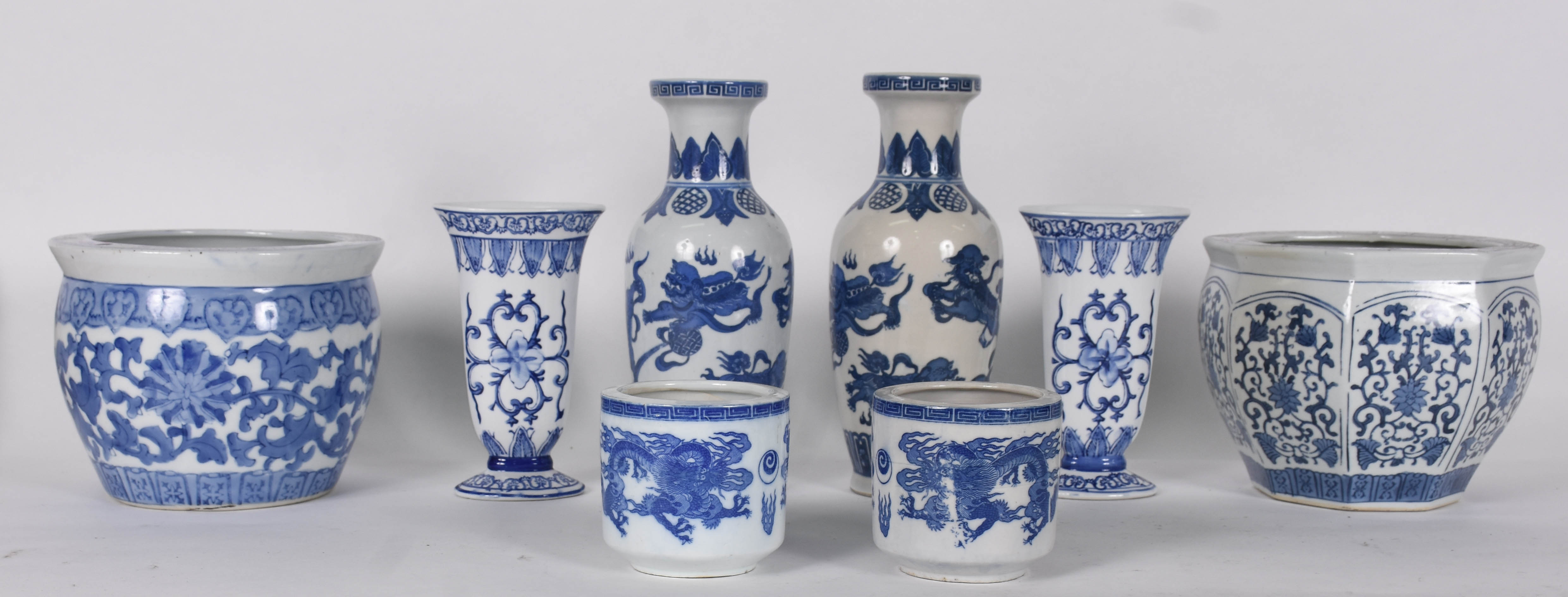 Oito peças diversas de porcelana oriental azul e branca . - foto 2 de 5