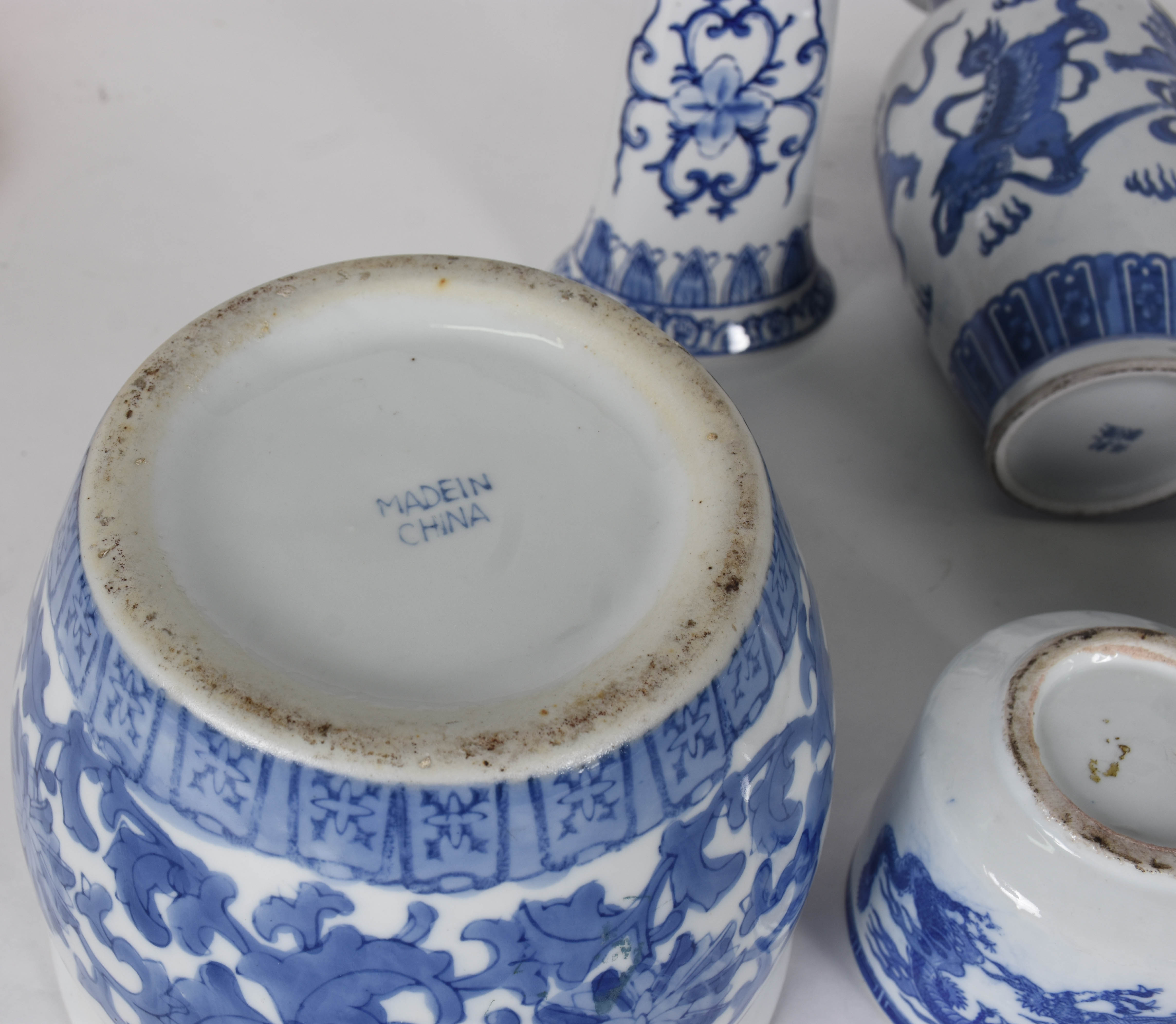 Oito peças diversas de porcelana oriental azul e branca . - foto 4 de 5