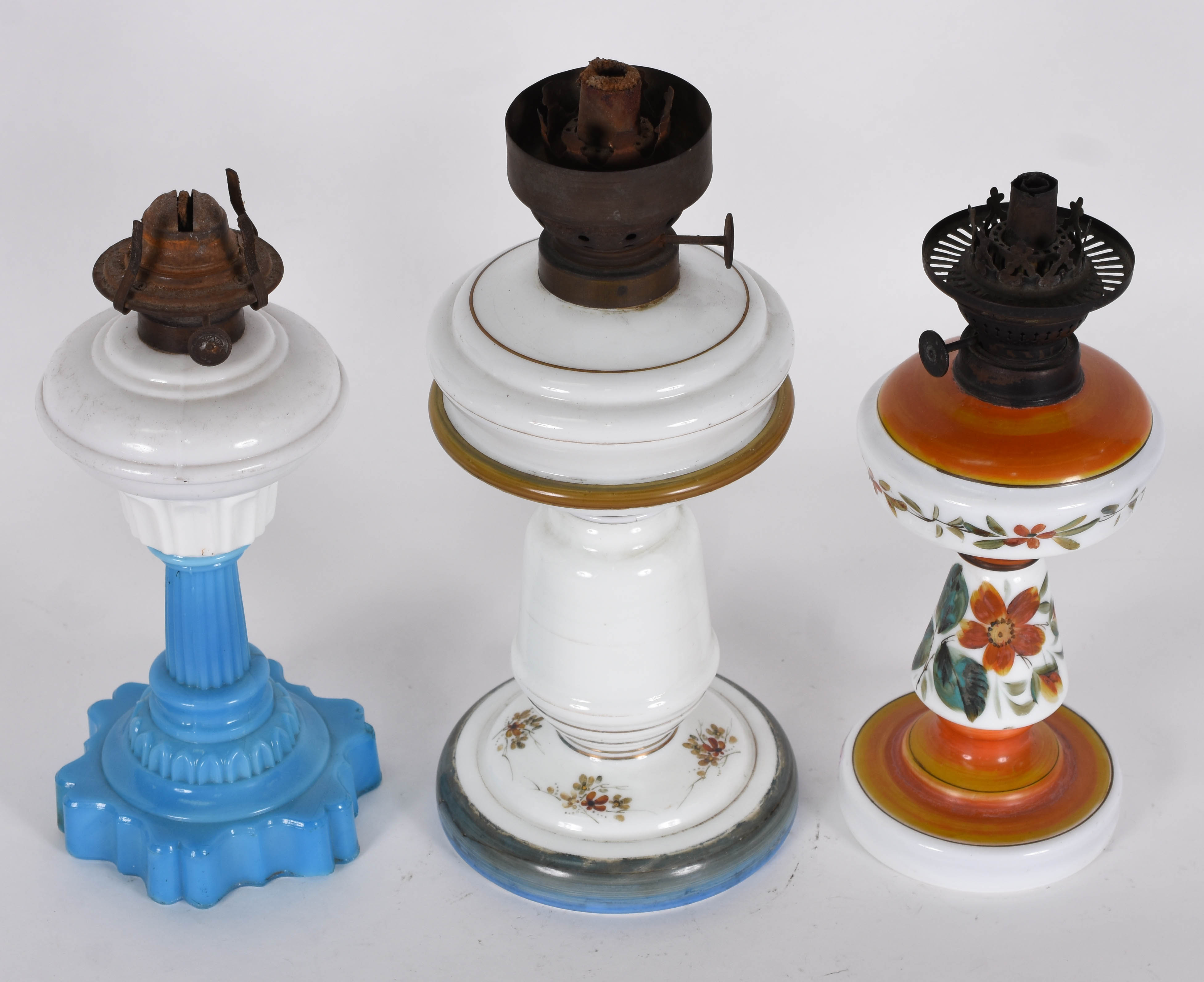 Três pequenas bases para abatjour de opalina ( modelos diferentes... - foto 2 de 4