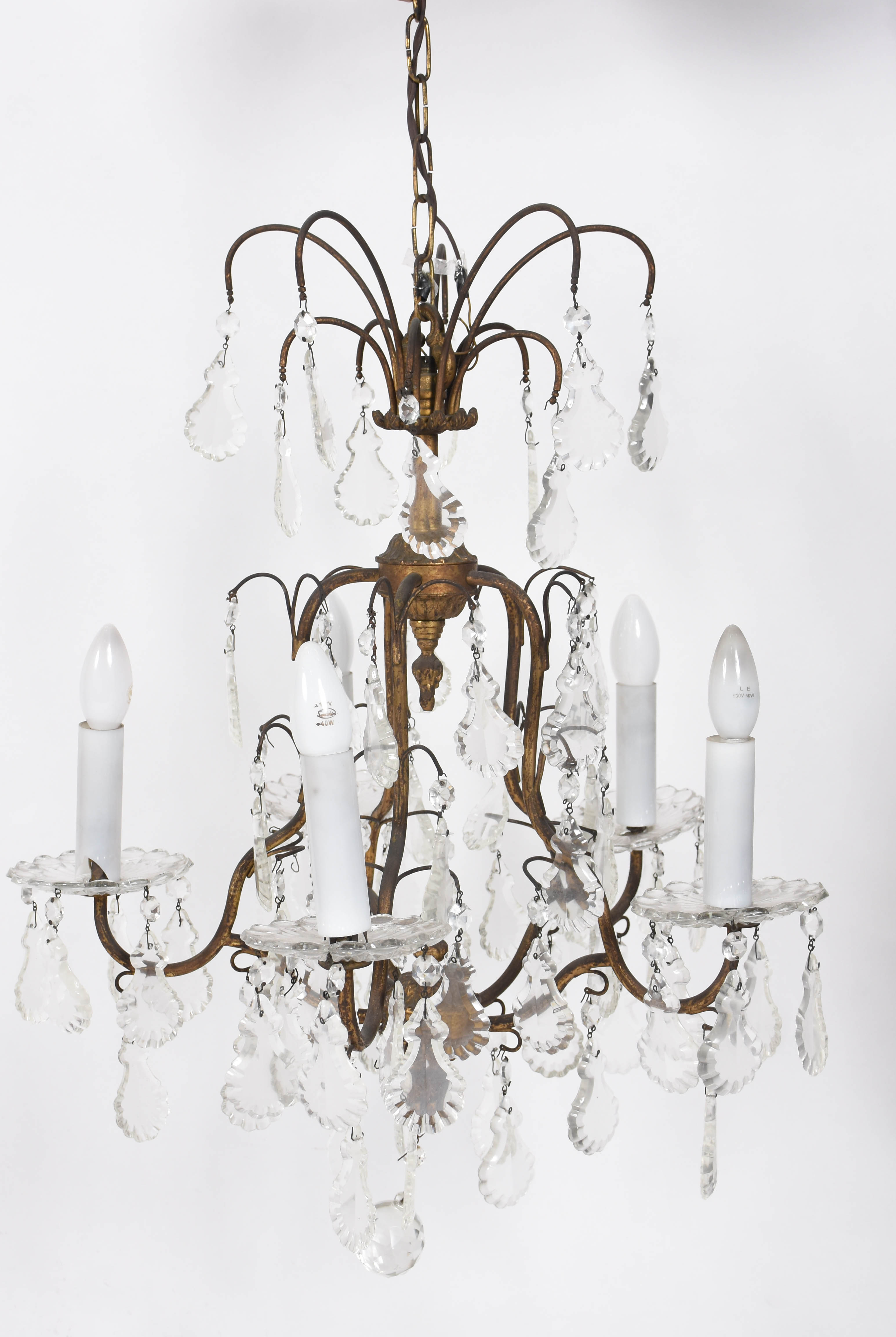 Lustre para 5 luzes com estrutura de metal dourado e placas de... - foto 1 de 2