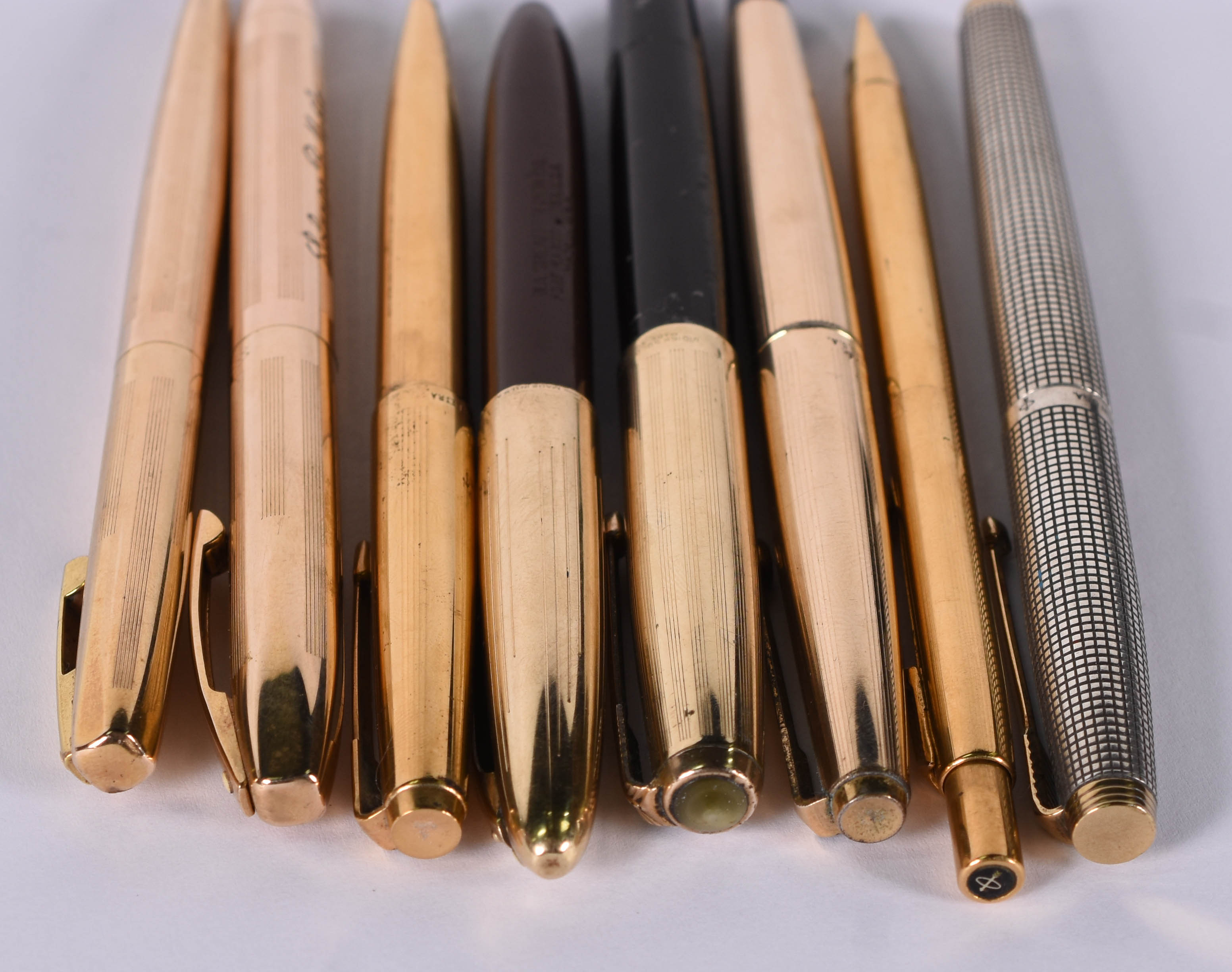 Sete canetas variadas , Parker e Sheaffer , 5 com nomes gravados e 3... - foto 2 de 8
