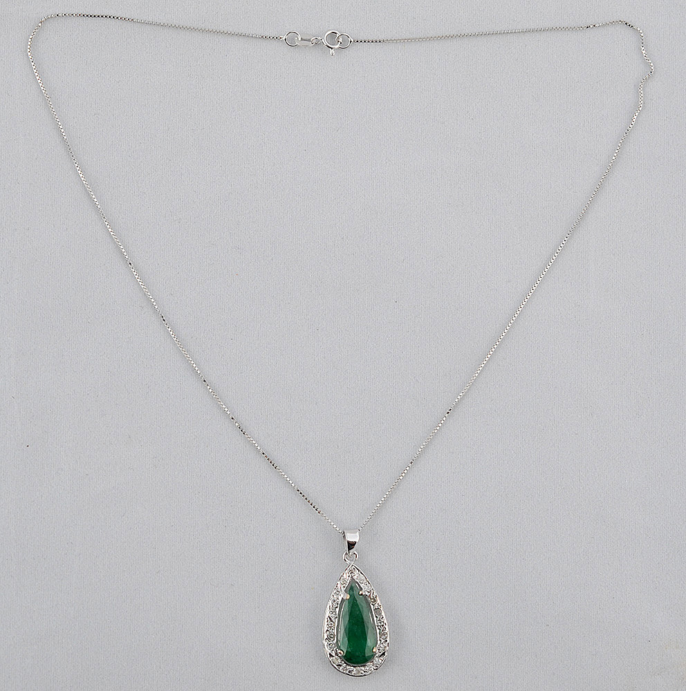 Pendente e seu cordão em ouro branco com esmeralda lapidação... - foto 2 de 2