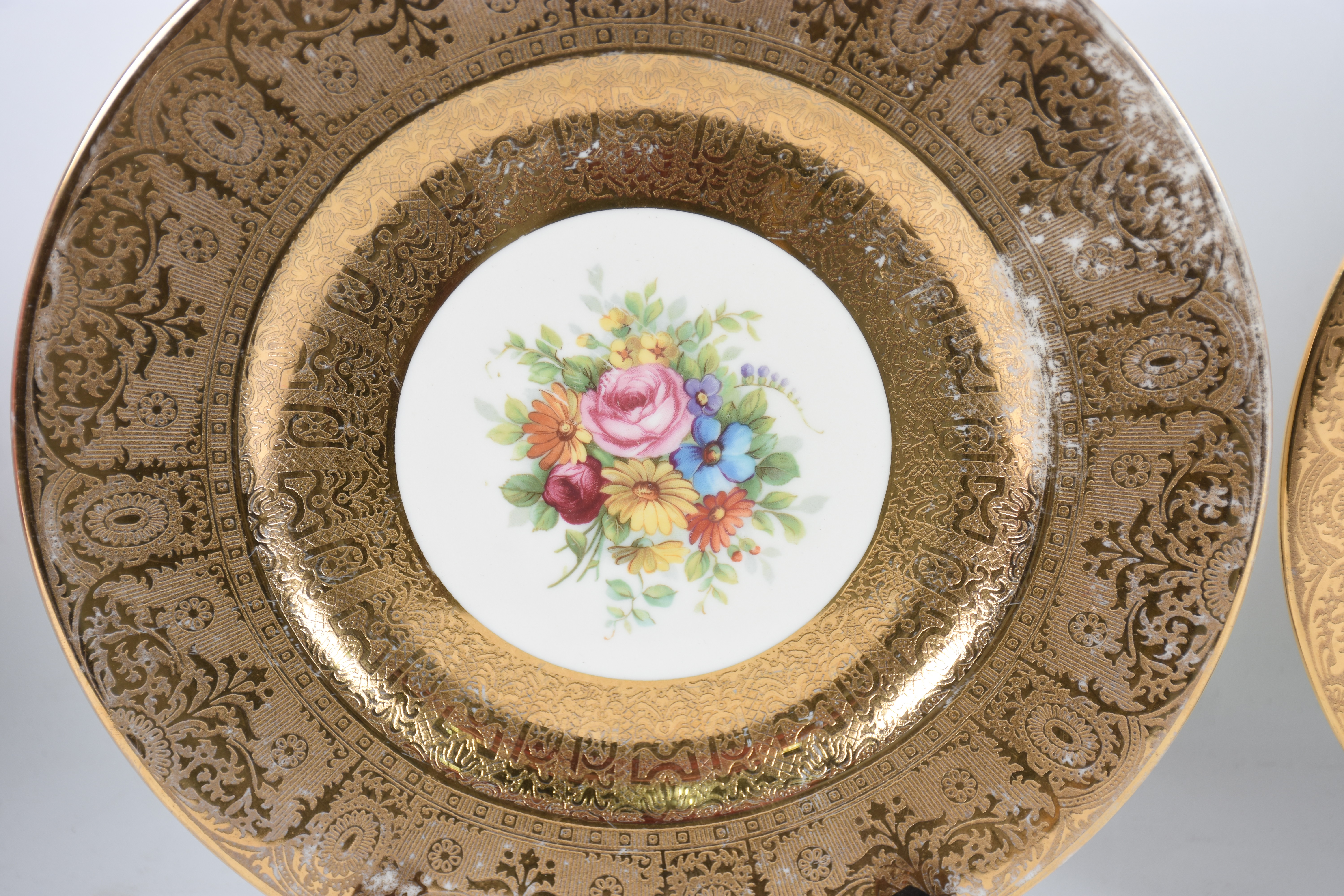 Três pratos decorativos com aplicação em ouro 22 k Karat Gold . - foto 4 de 5