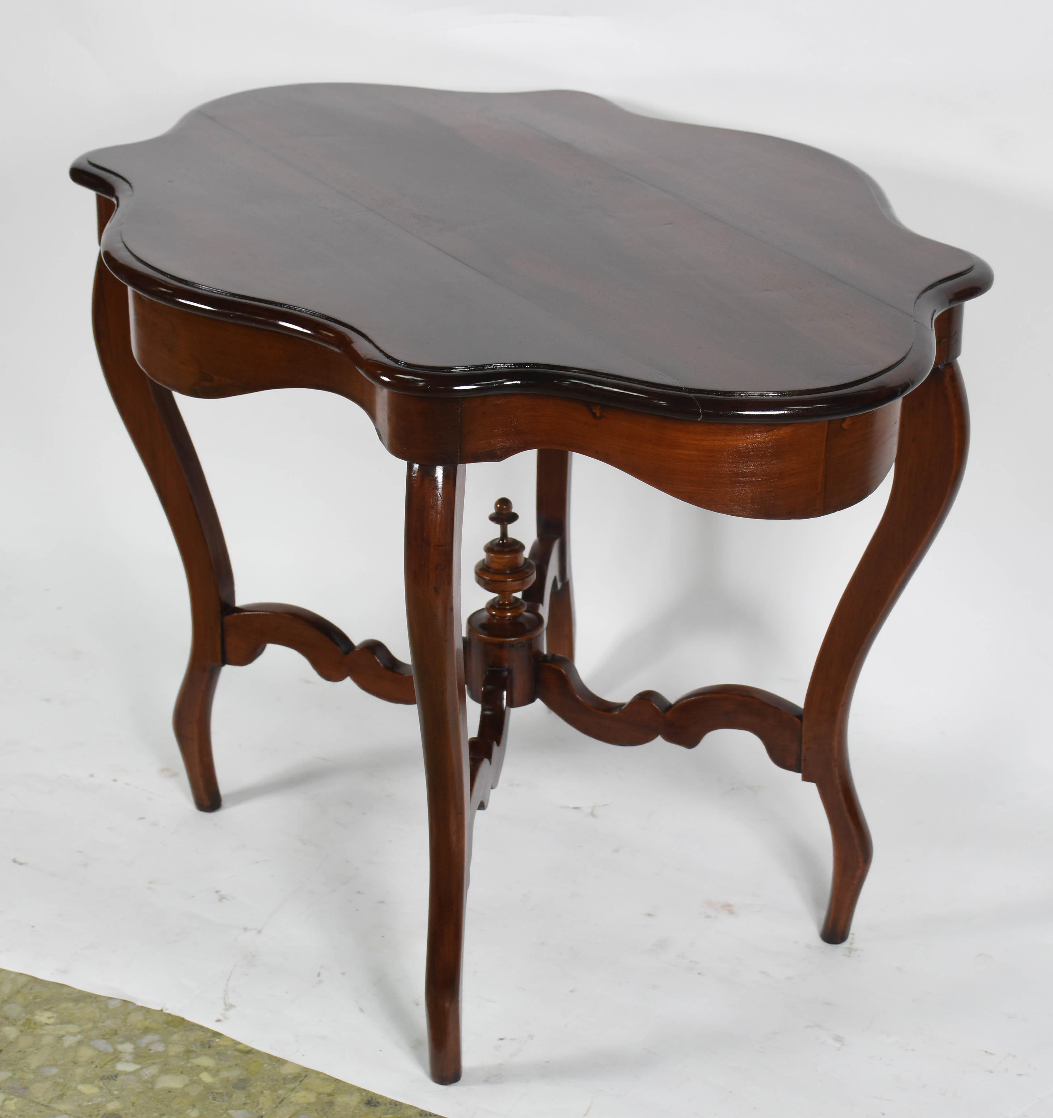Mesa de apresentação em jacarandá estilo Luís Felipe . - foto 3 de 3