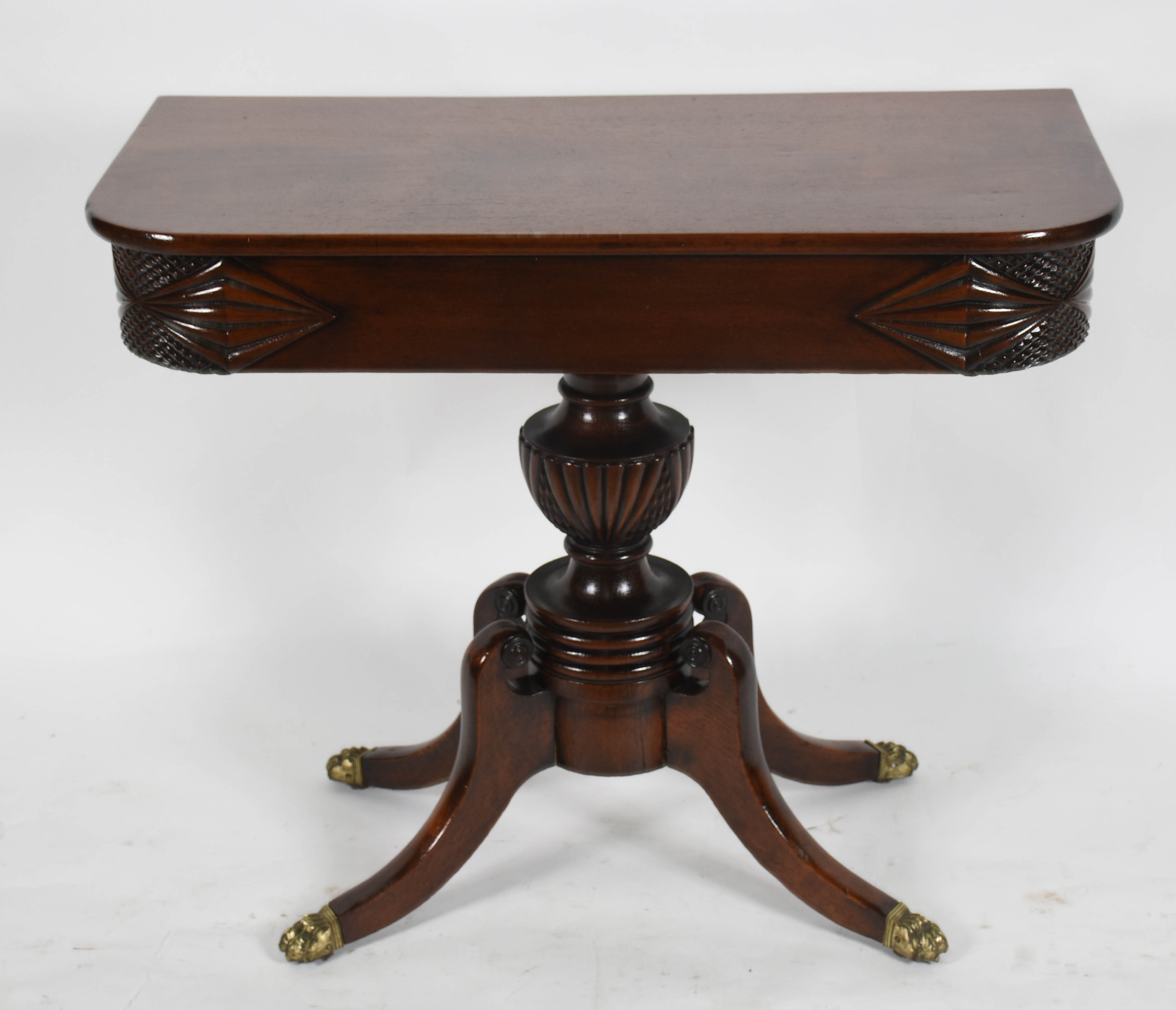 Mesa de encostar de madeira nobre, tampo retangular com quinas... - foto 1 de 5