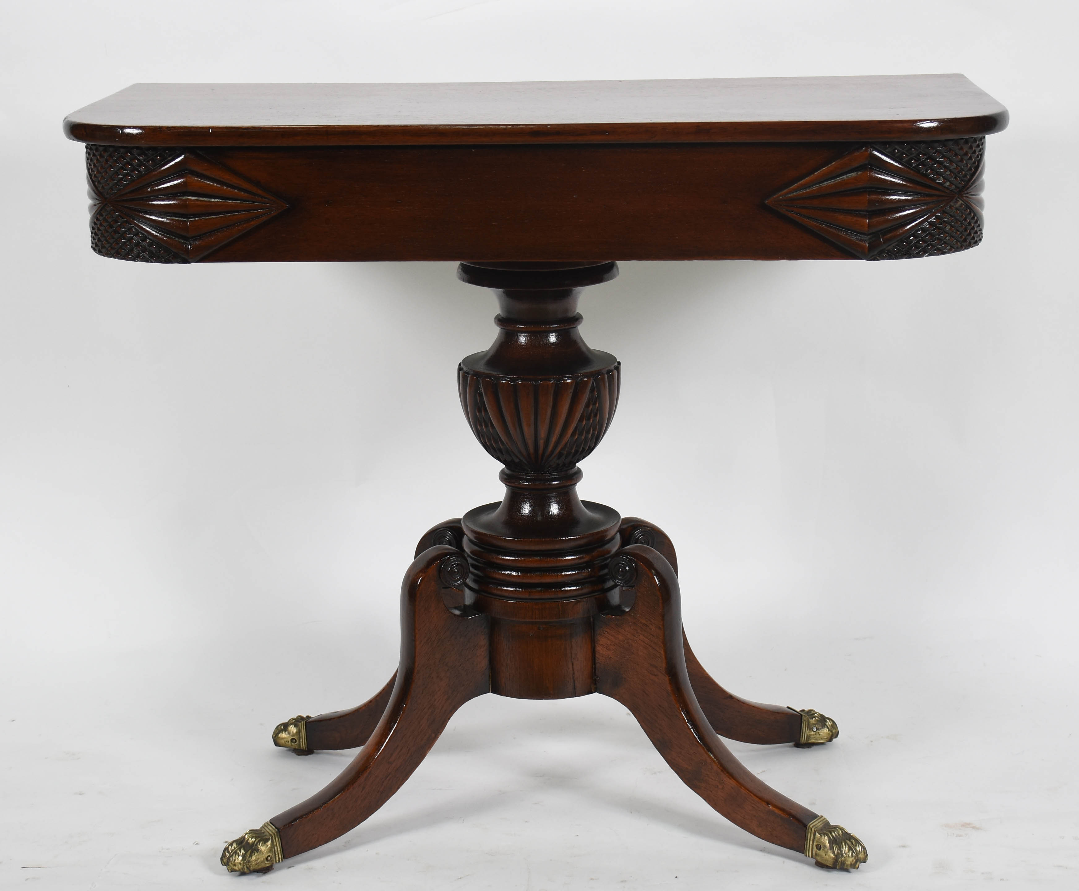 Mesa de encostar de madeira nobre, tampo retangular com quinas... - foto 2 de 5