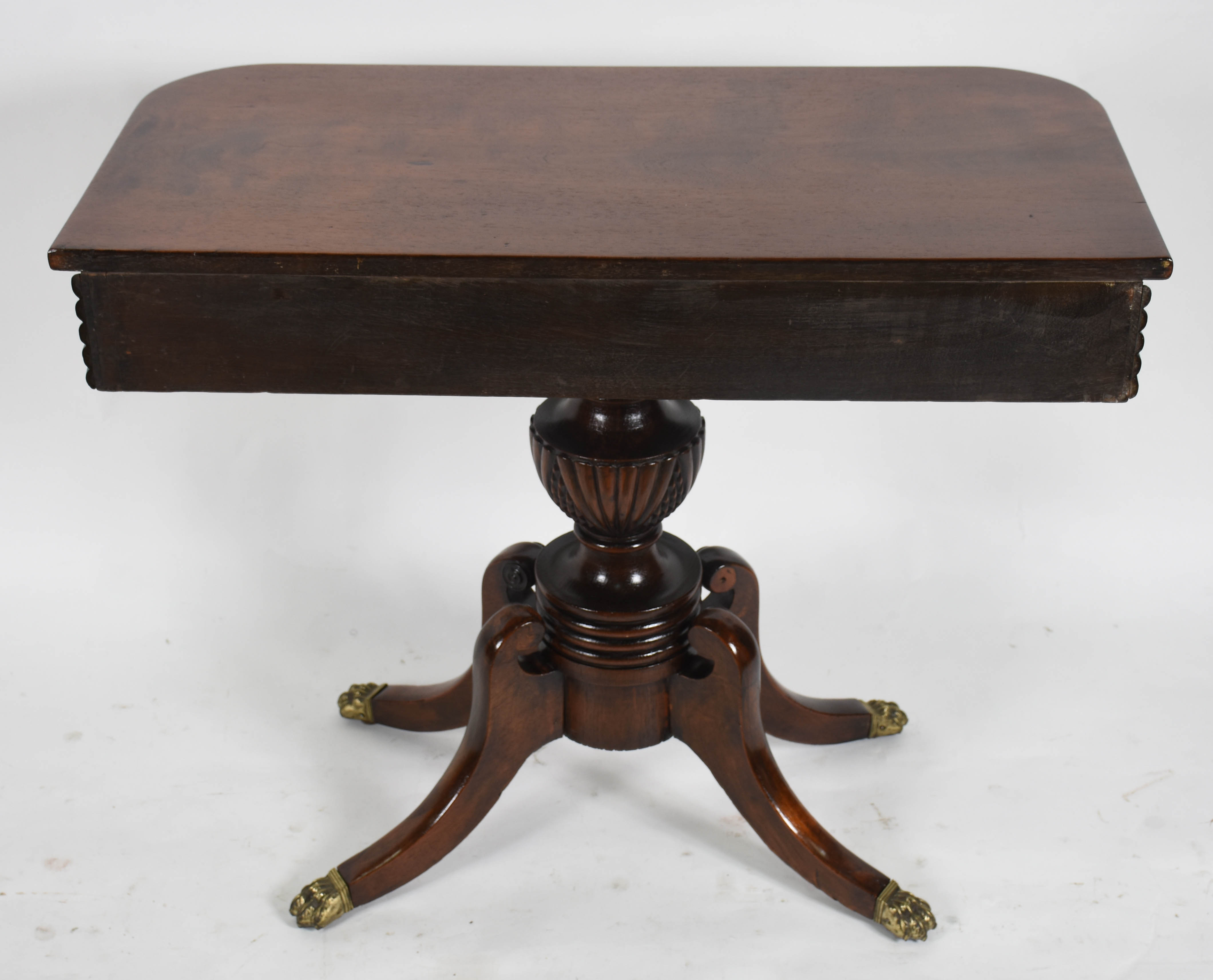 Mesa de encostar de madeira nobre, tampo retangular com quinas... - foto 4 de 5