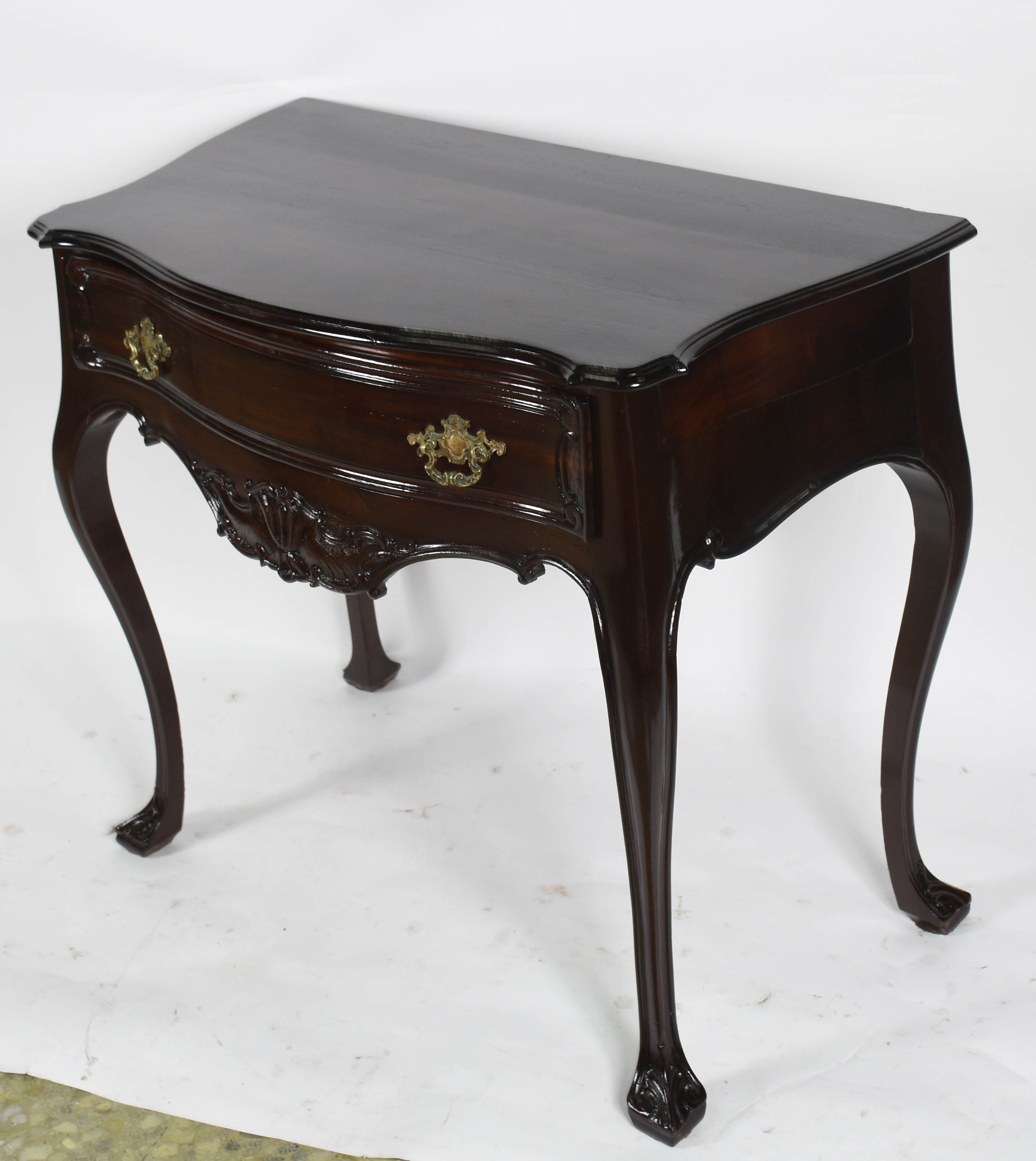 Mesa de encostar de madeira nobre, com 1 gaveta, estilo Dom José . - foto 2 de 5