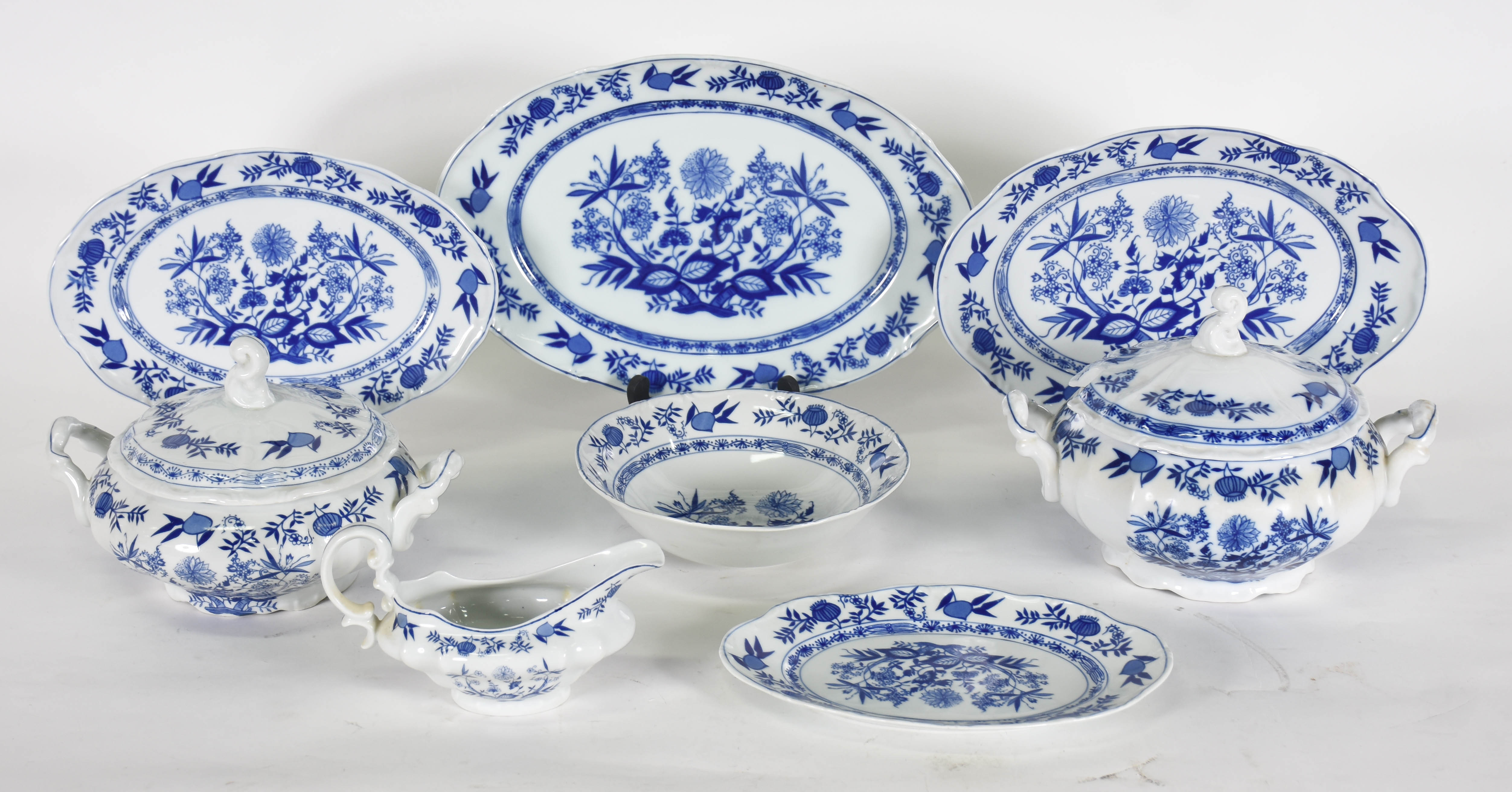 Serviço de jantar e café de porcelana Steatita cebolinha , composto... - foto 1 de 9