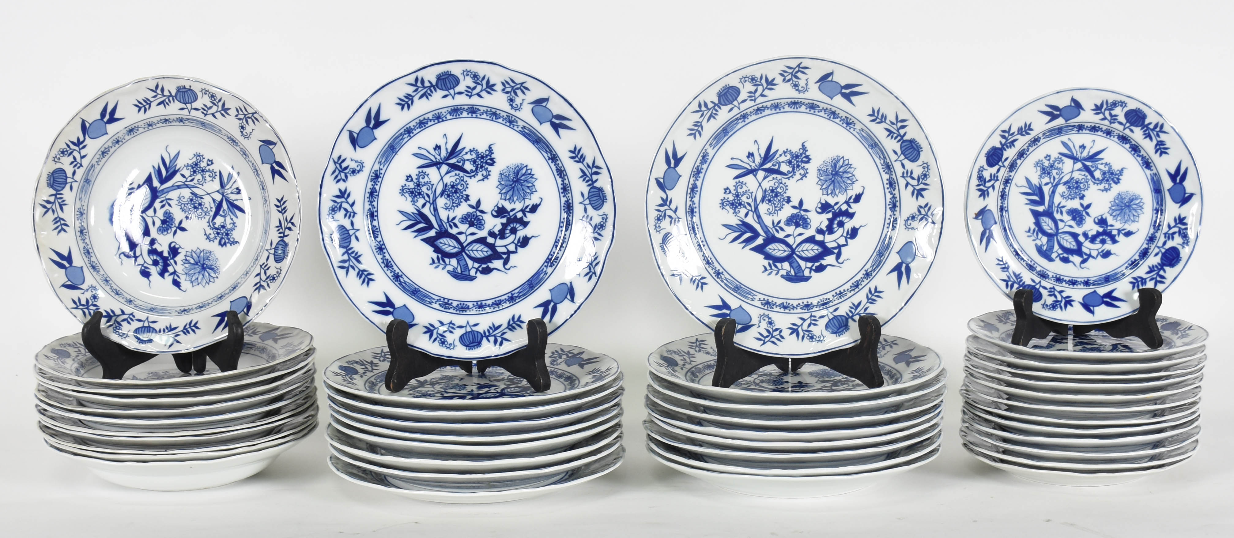 Serviço de jantar e café de porcelana Steatita cebolinha , composto... - foto 2 de 9