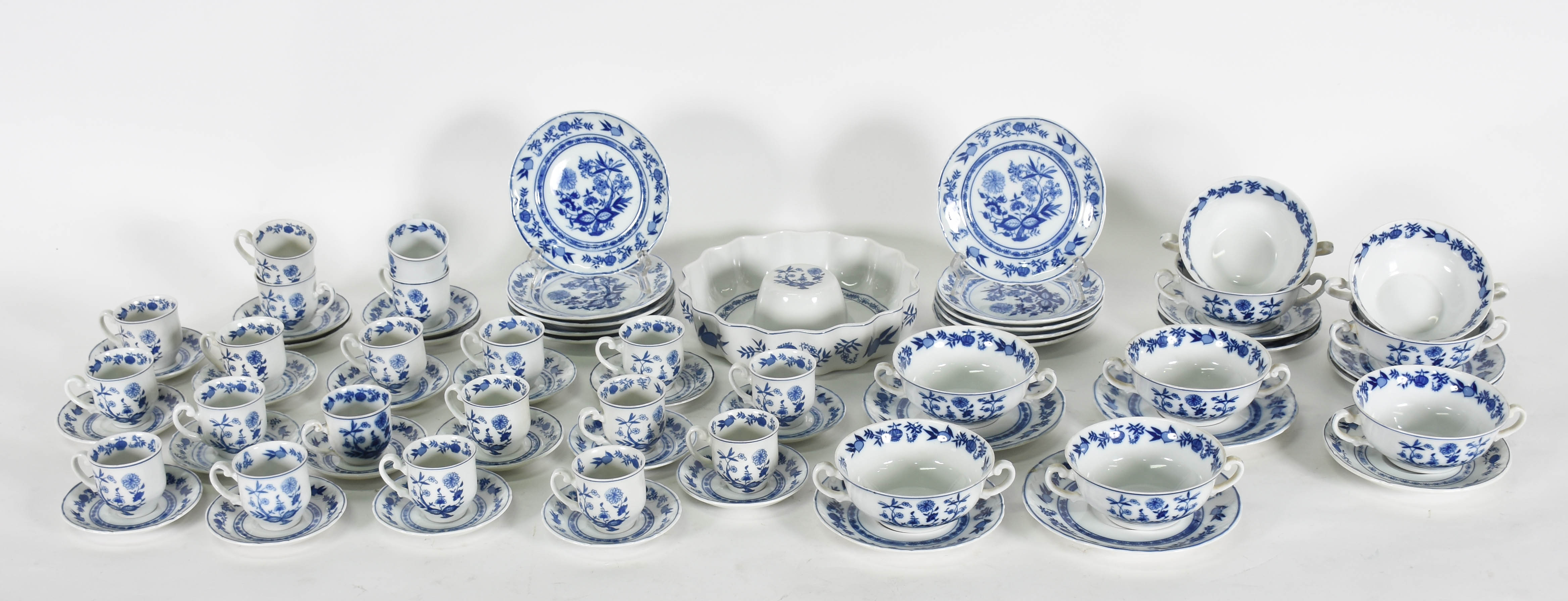 Serviço de jantar e café de porcelana Steatita cebolinha , composto... - foto 3 de 9