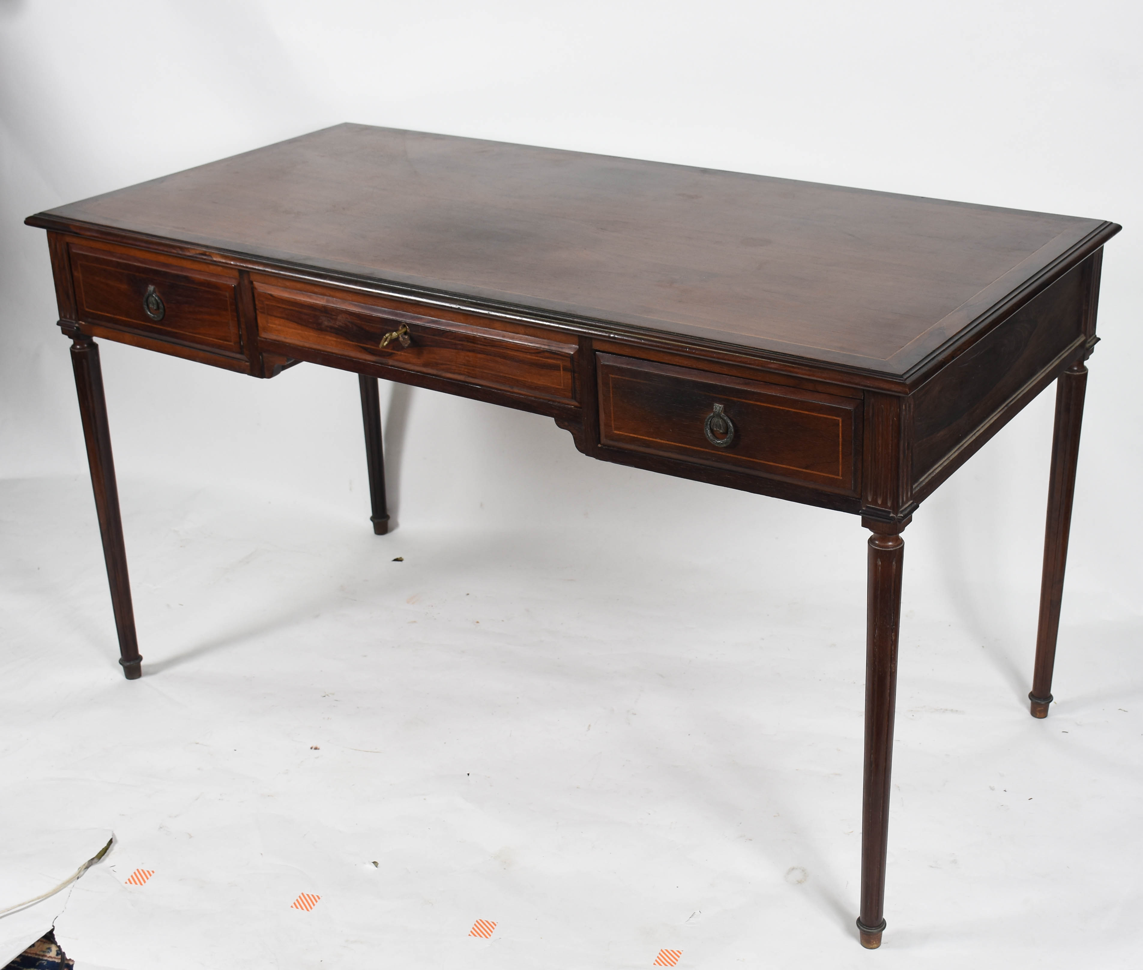 Mesa de escritório de jacarandá com 3 gavetas Estilo Inglês . - foto 3 de 7