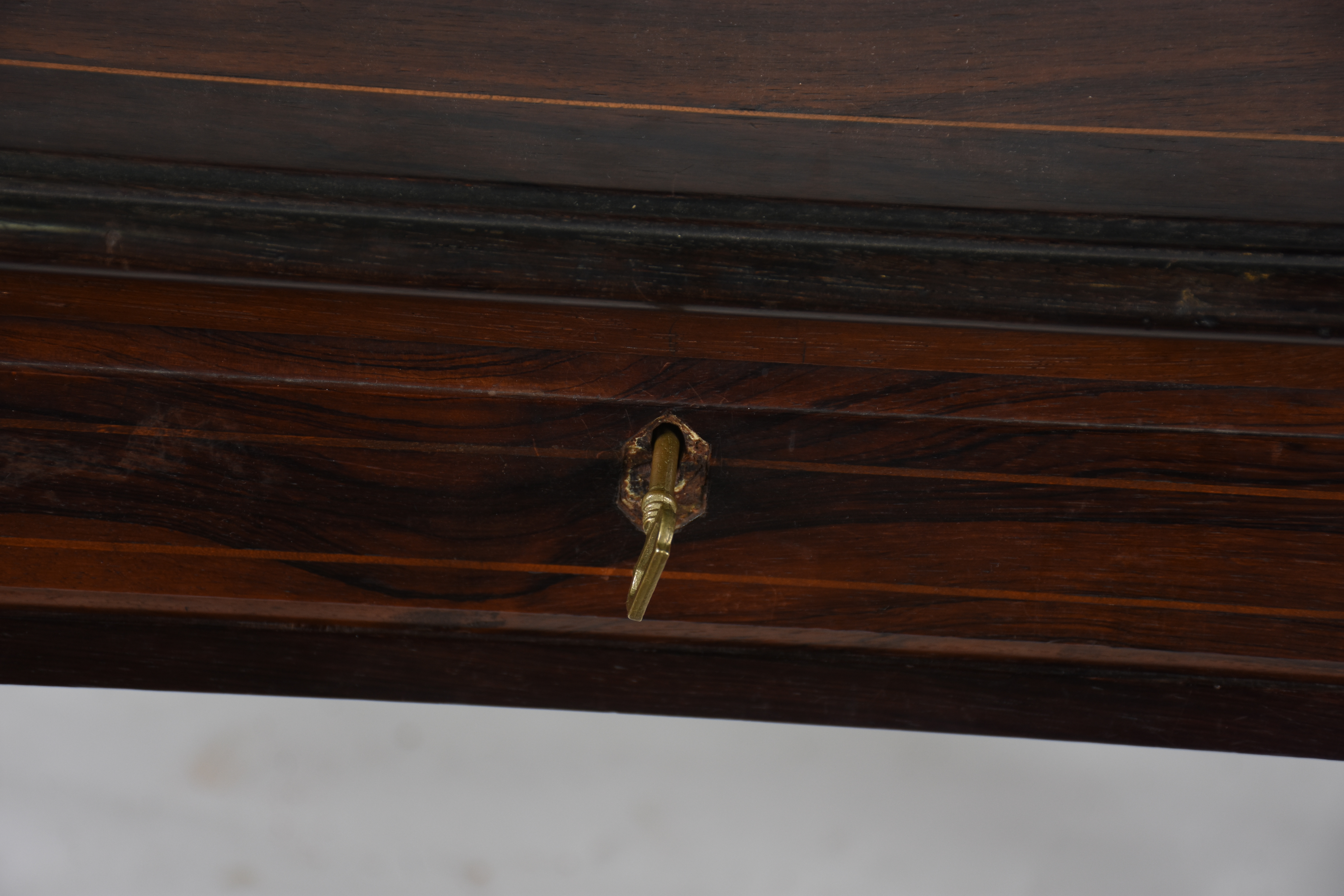 Mesa de escritório de jacarandá com 3 gavetas Estilo Inglês . - foto 6 de 7