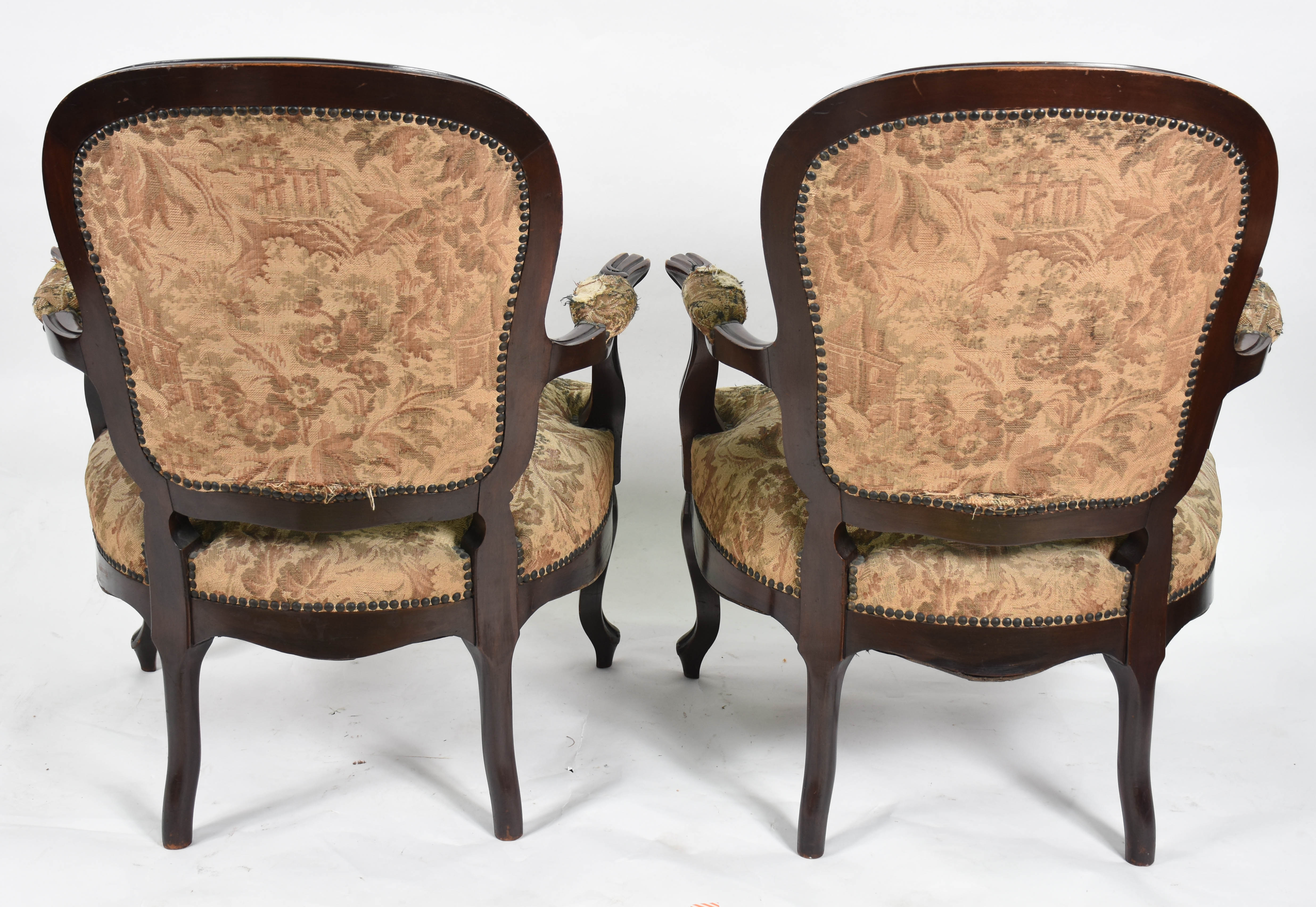 Par de cadeiras estilo Luís XV forradas com gobelain ( forração com... - foto 3 de 5