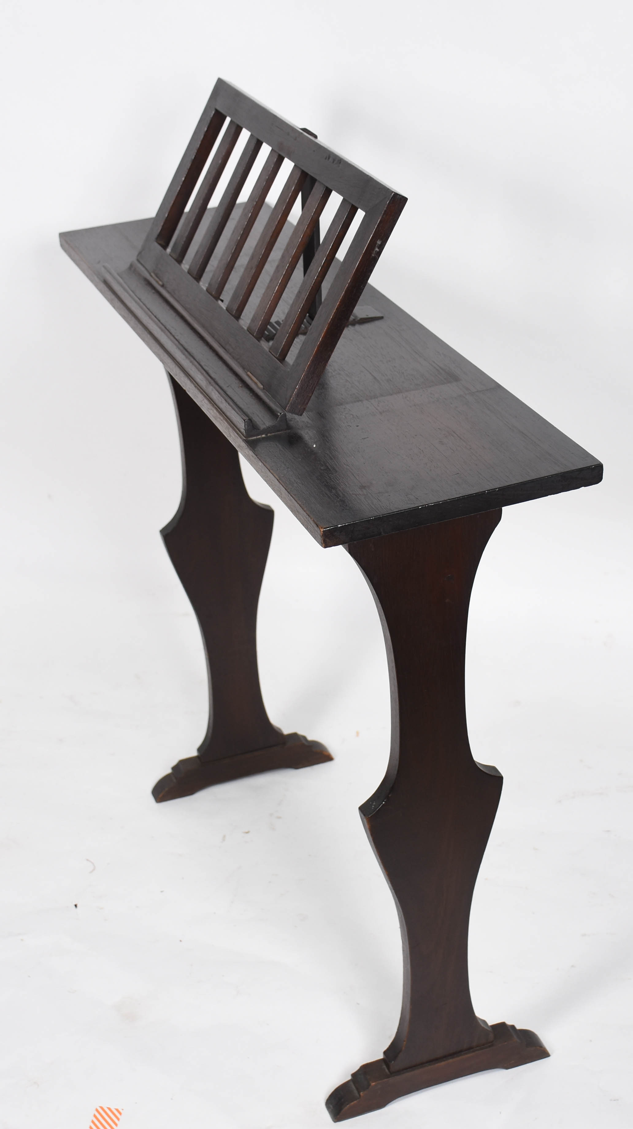 Mesa de madeira nobre para leitura, pernas altas que podem se... - foto 2 de 4