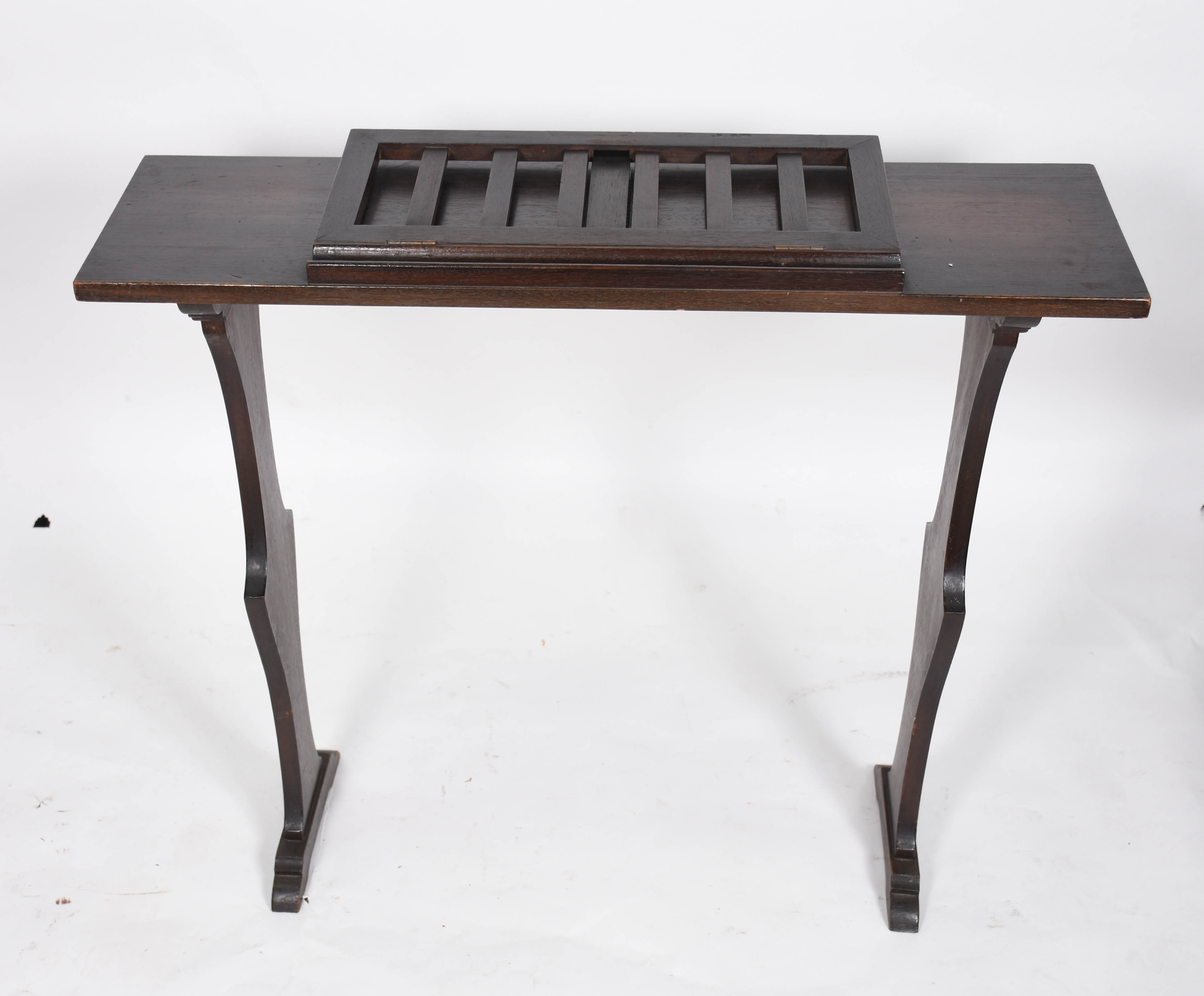 Mesa de madeira nobre para leitura, pernas altas que podem se... - foto 3 de 4