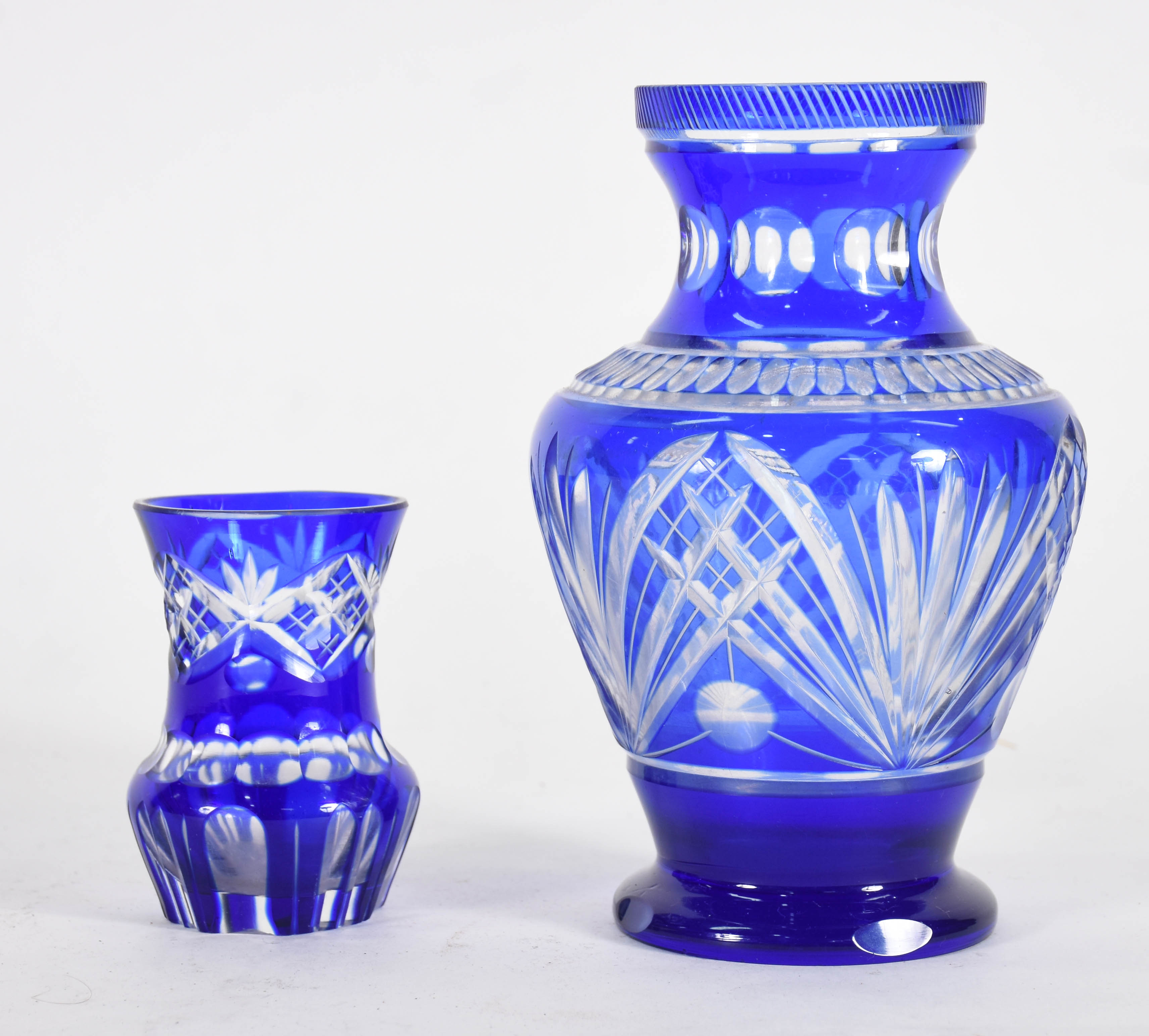 Dois vasos de cristal double azul , lapidados . - foto 1 de 5