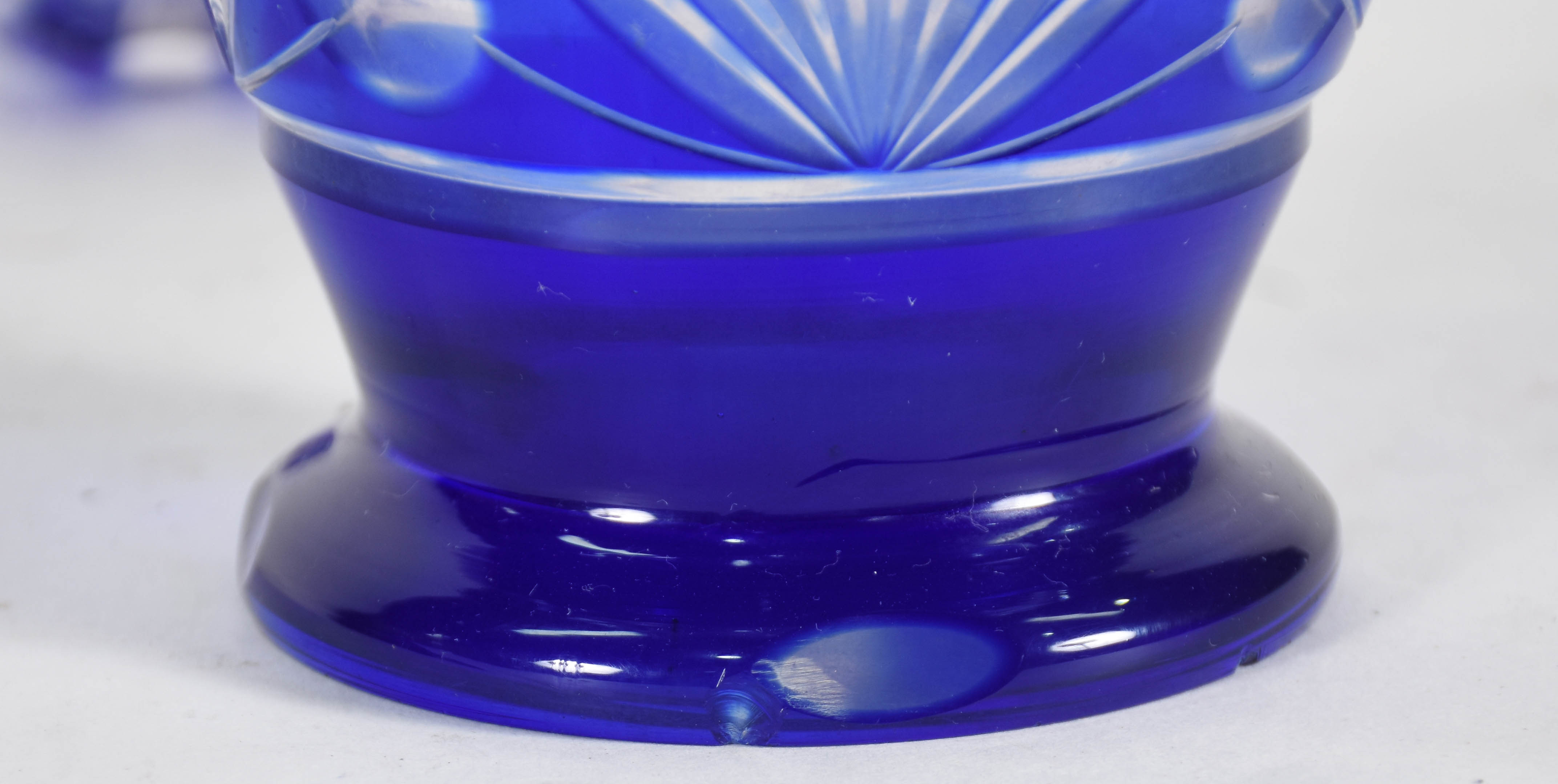 Dois vasos de cristal double azul , lapidados . - foto 3 de 5