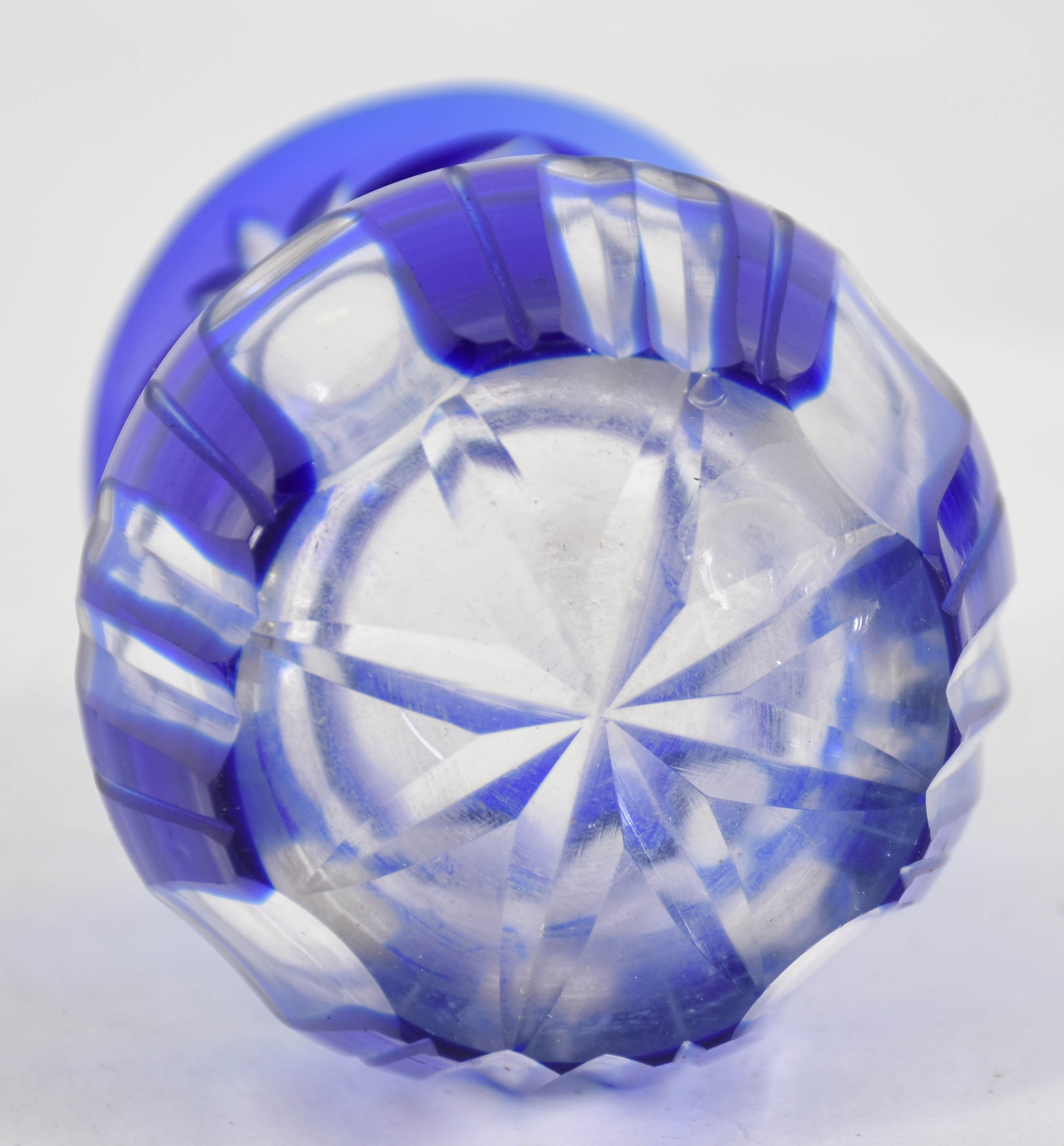 Dois vasos de cristal double azul , lapidados . - foto 5 de 5