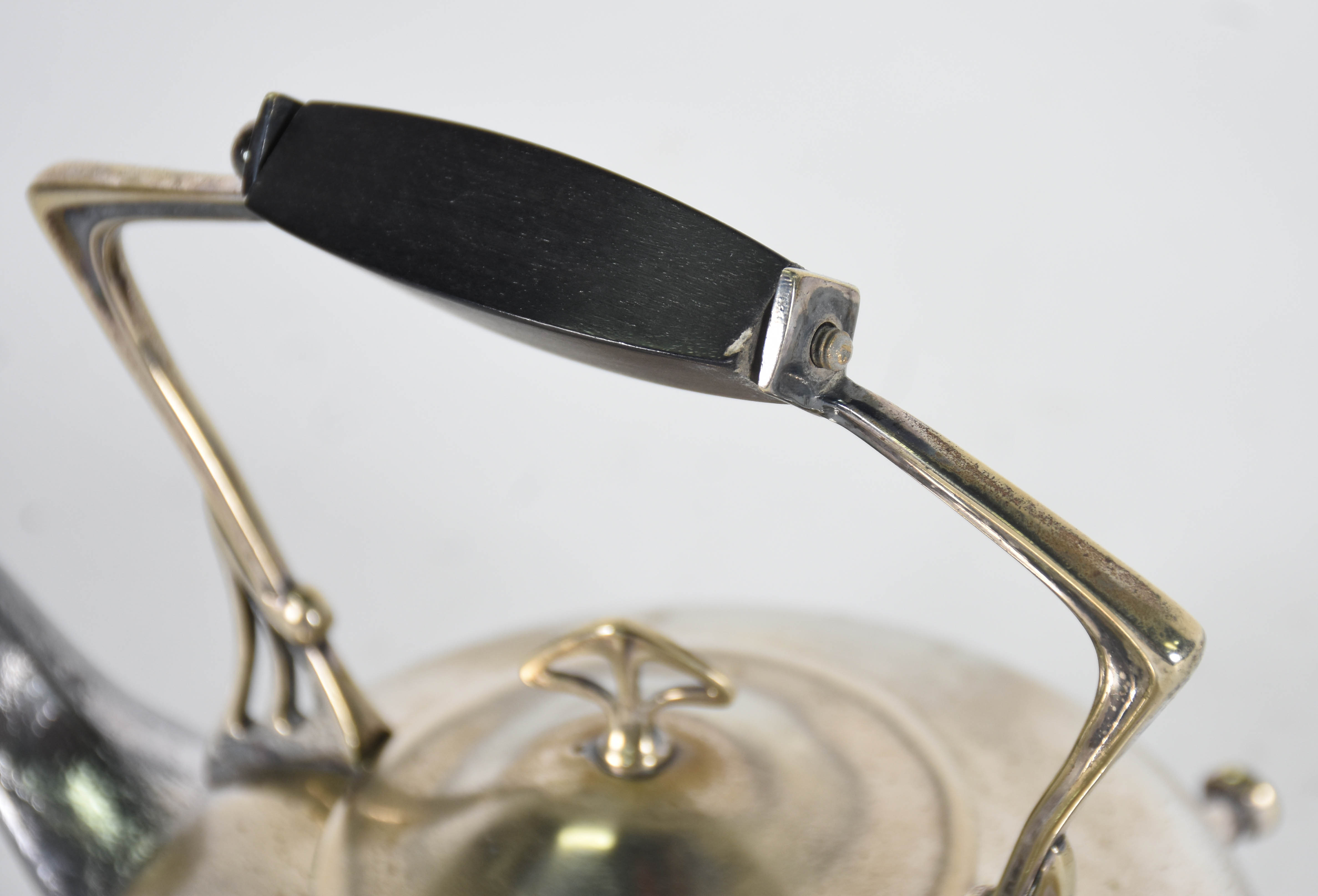 Samovar Art Noveau de metal prateado " alpaca" . - foto 4 de 4