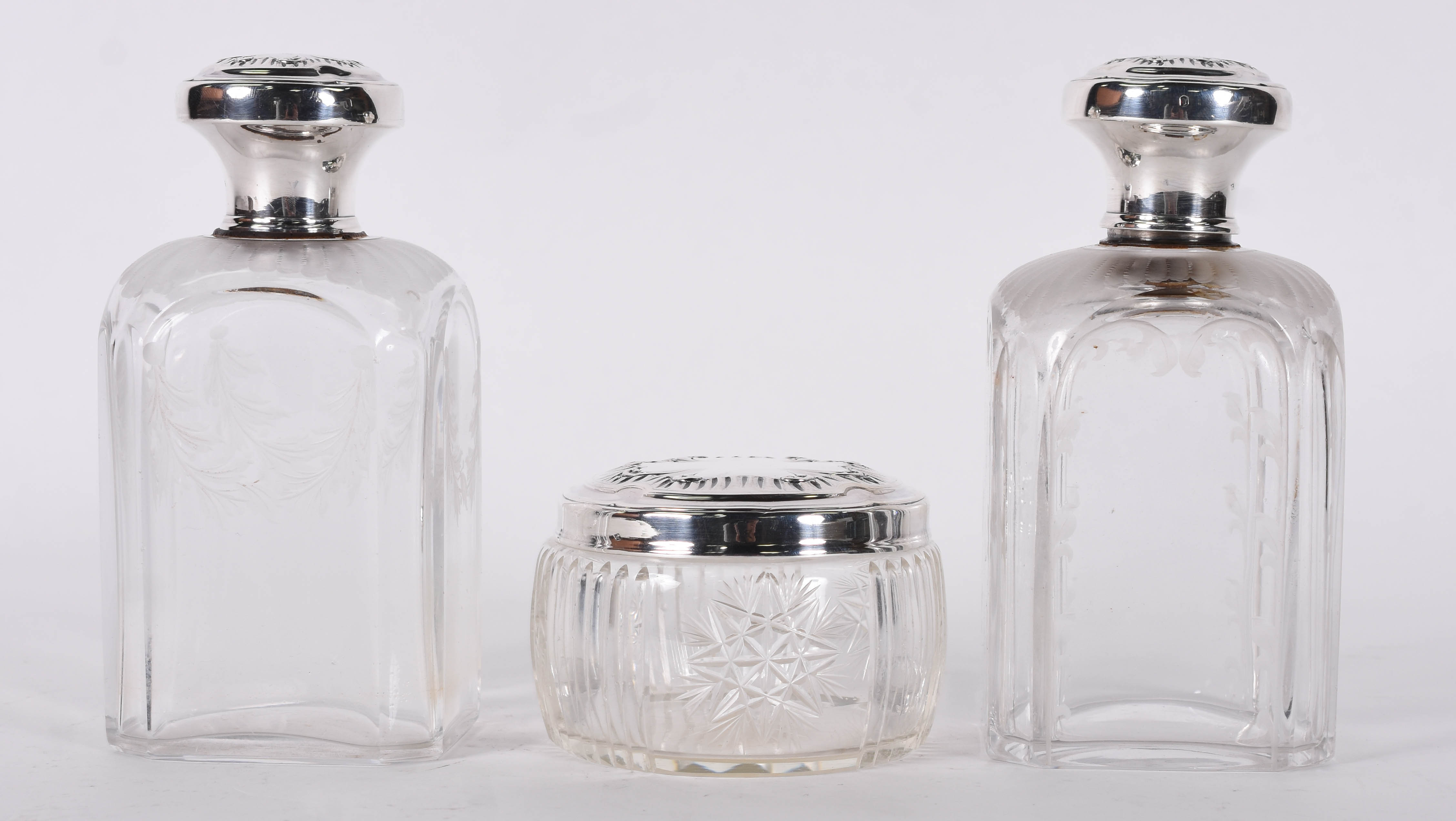Conjunto de toilette de cristal sendo, 2 frascos para perfume e porta... - foto 1 de 6