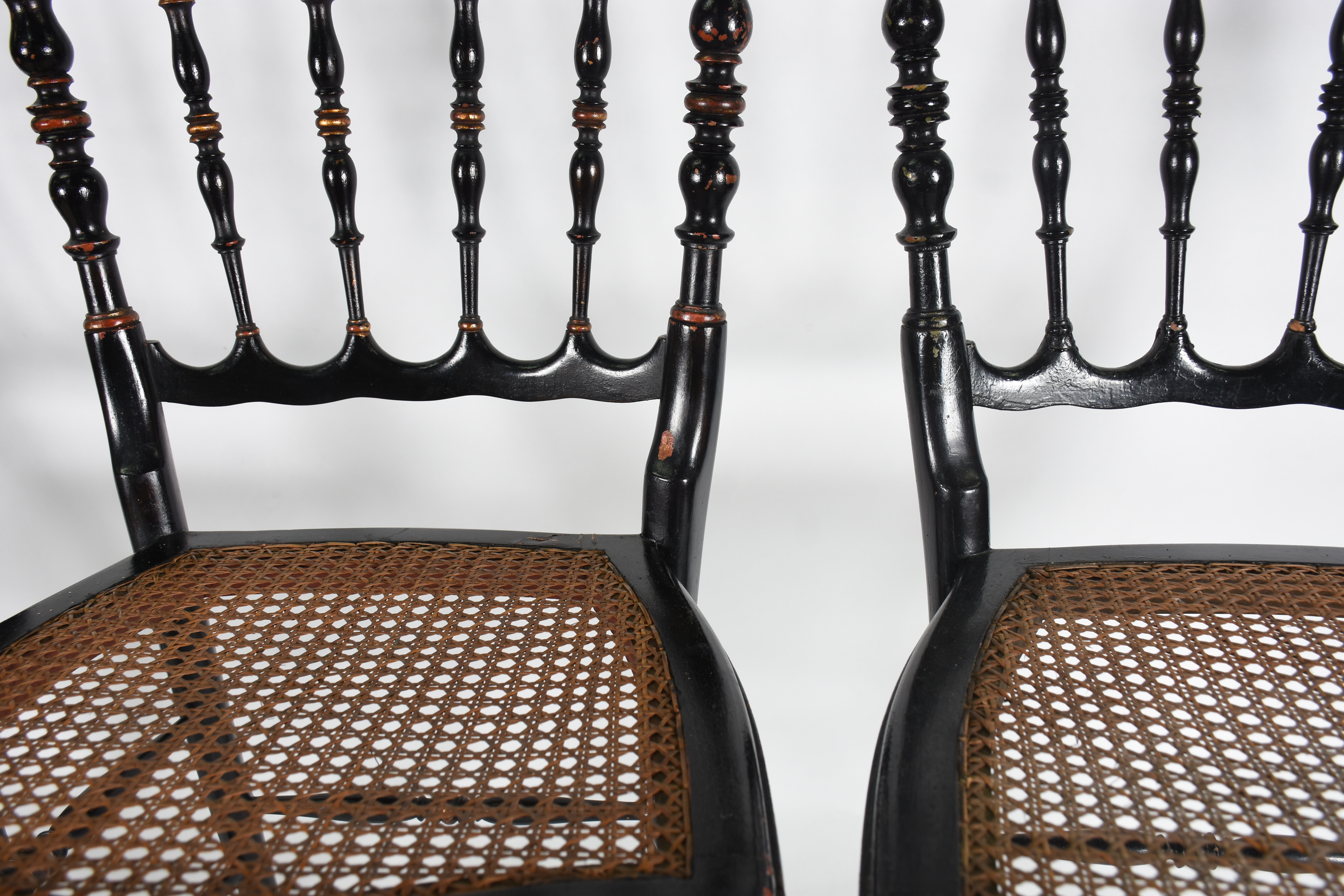 Quatro cadeiras estilo Veneziano , assentos de palhinha ( 2 travas... - foto 3 de 3