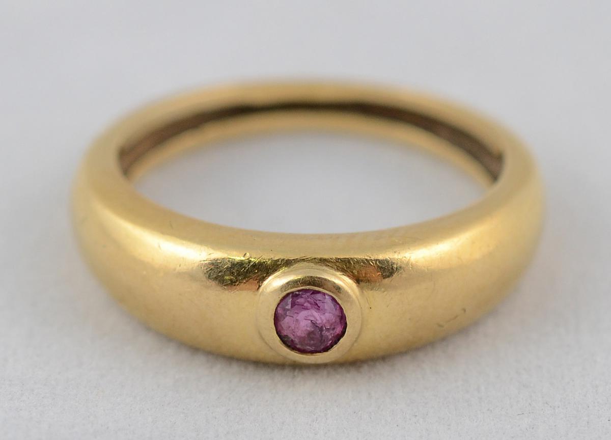 Anel de ouro amarelo 18 k modelo aliança com rubelita. Peso total 3,8... - foto 2 de 2