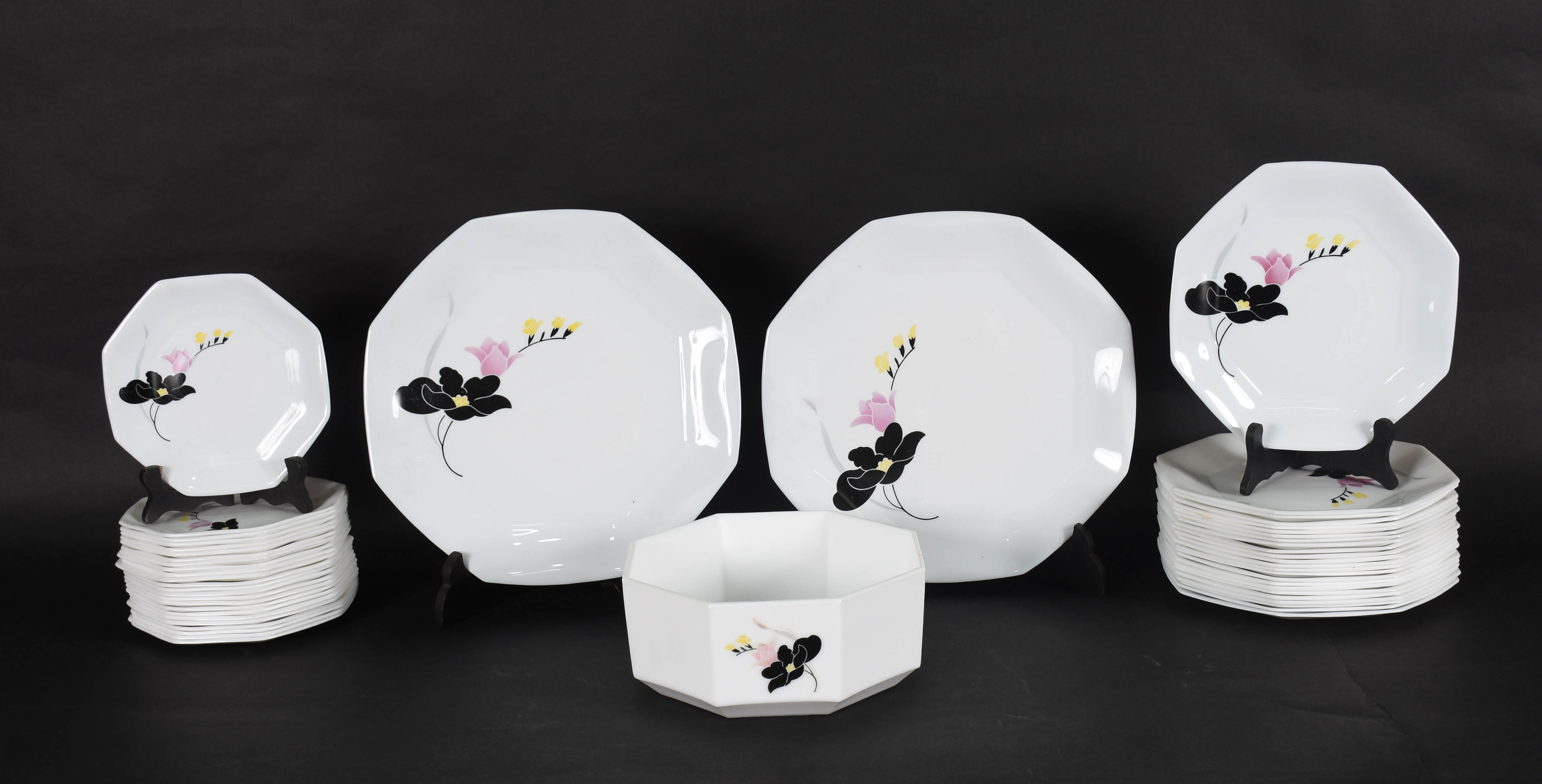 Serviço de jantar Francês vidro branco com flores " arcopal "... - foto 1 de 6