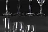 Serviço de cristal STRAUSS  composto de 11 flut... - Serviço de cristal STRAUSS  composto de 11 flutes , 8 cálices para água , 10 para vinho tinto, 9 para vinho branco e 7 para licor . Total 45 peç...
