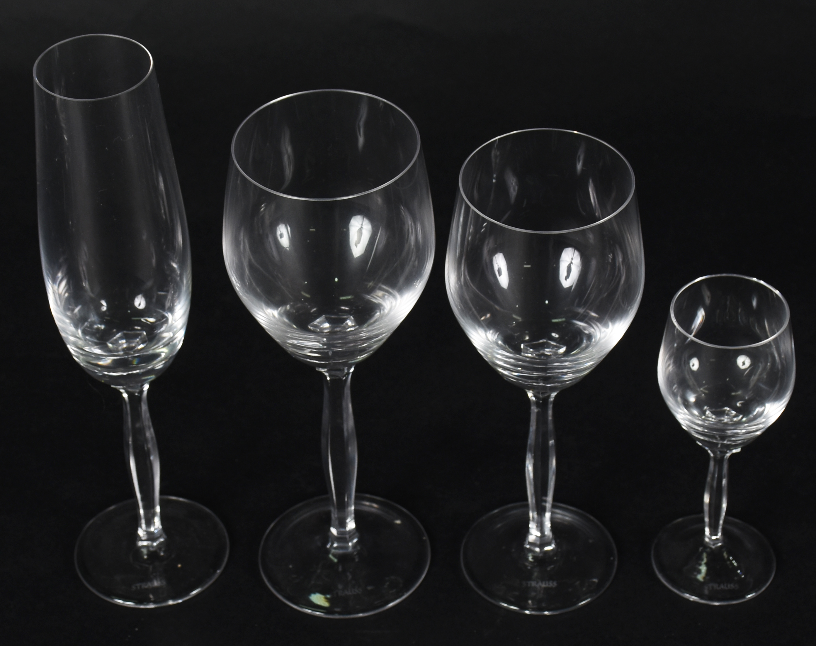 Serviço de cristal STRAUSS composto de 11 flutes , 8 cálices para... - foto 4 de 4
