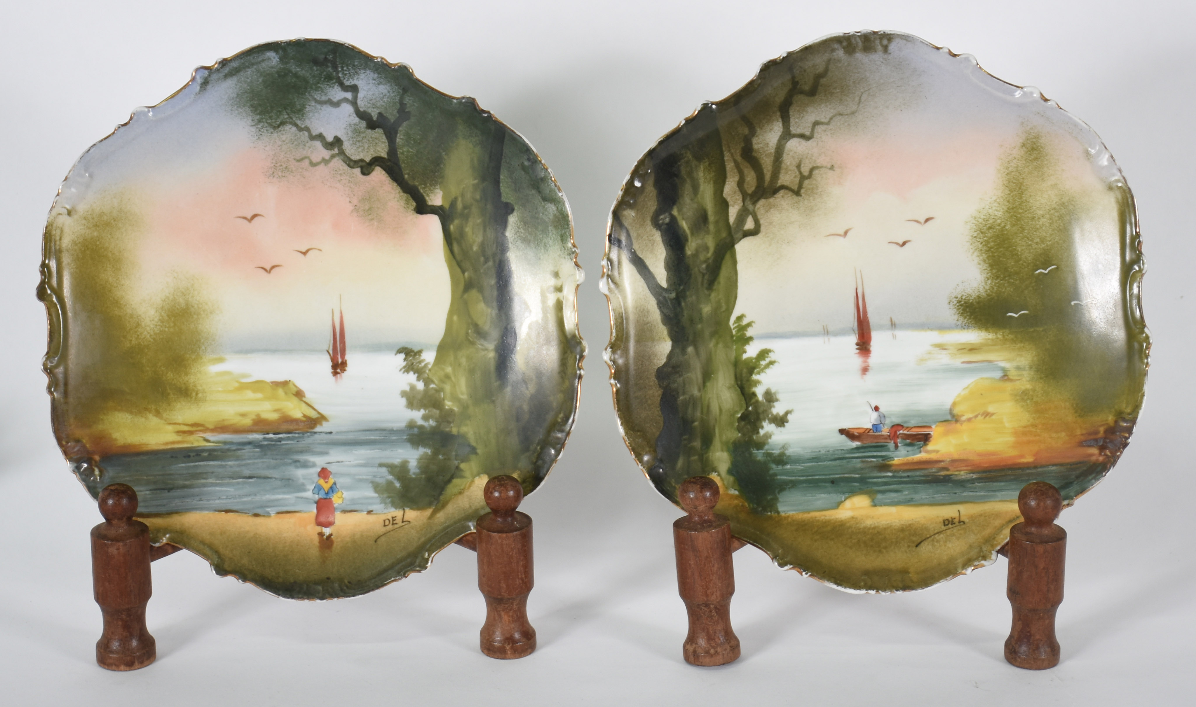 Par de pratos de porcelana Francesa Limoges decorados com marinha em... - foto 1 de 4