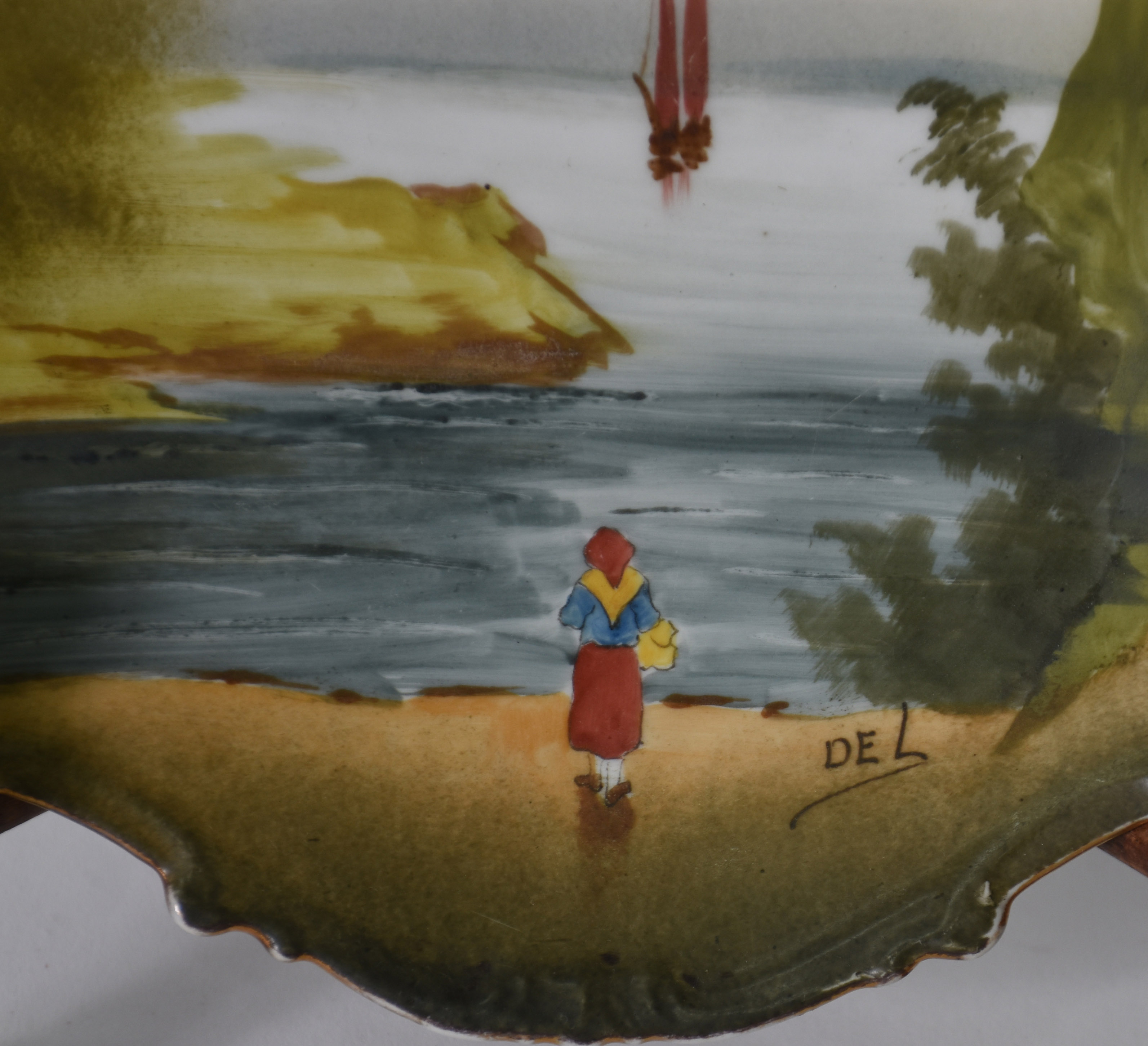 Par de pratos de porcelana Francesa Limoges decorados com marinha em... - foto 2 de 4