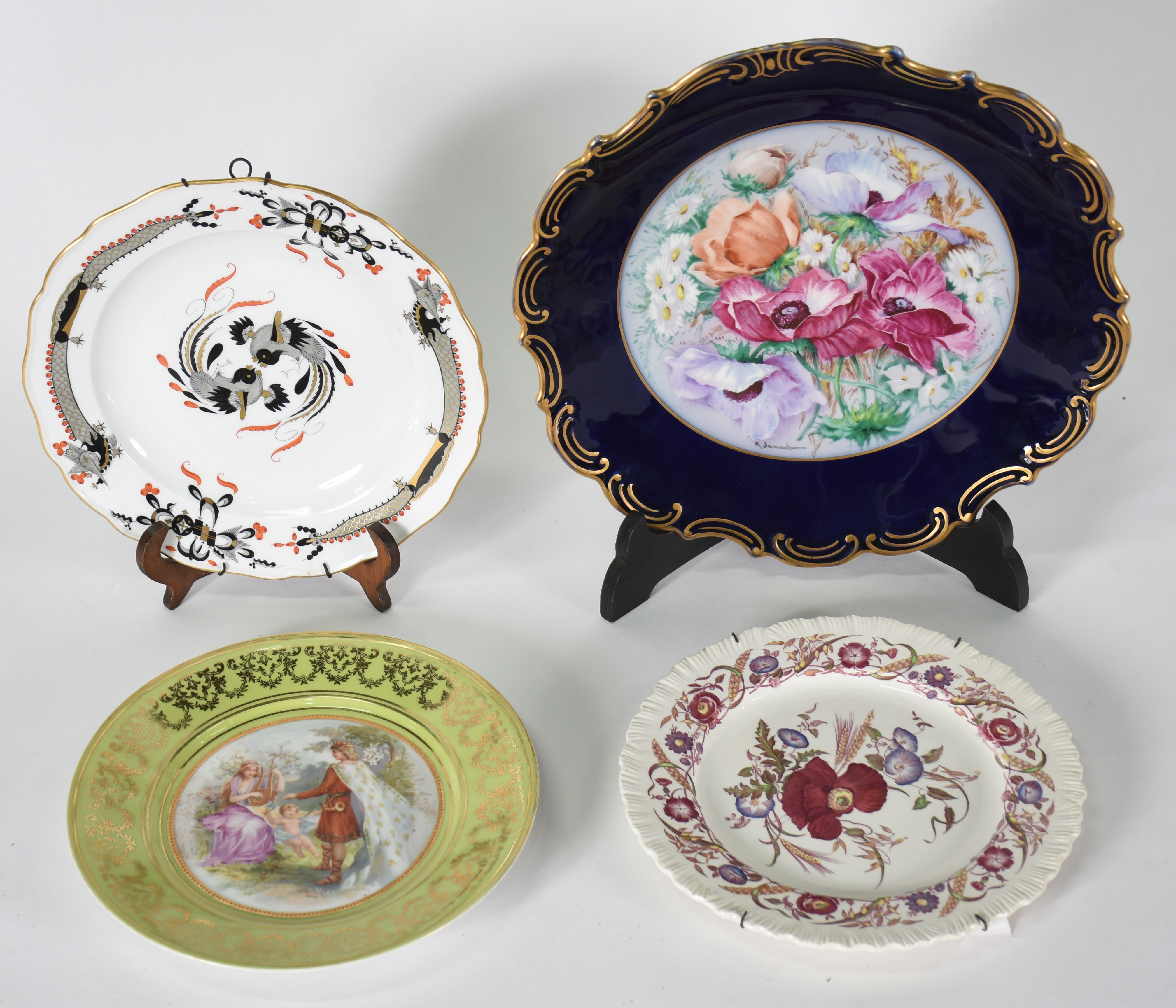 Quatro pratos diversos sendo: 1 medalhão de porcelana limoges , 1... - foto 1 de 7