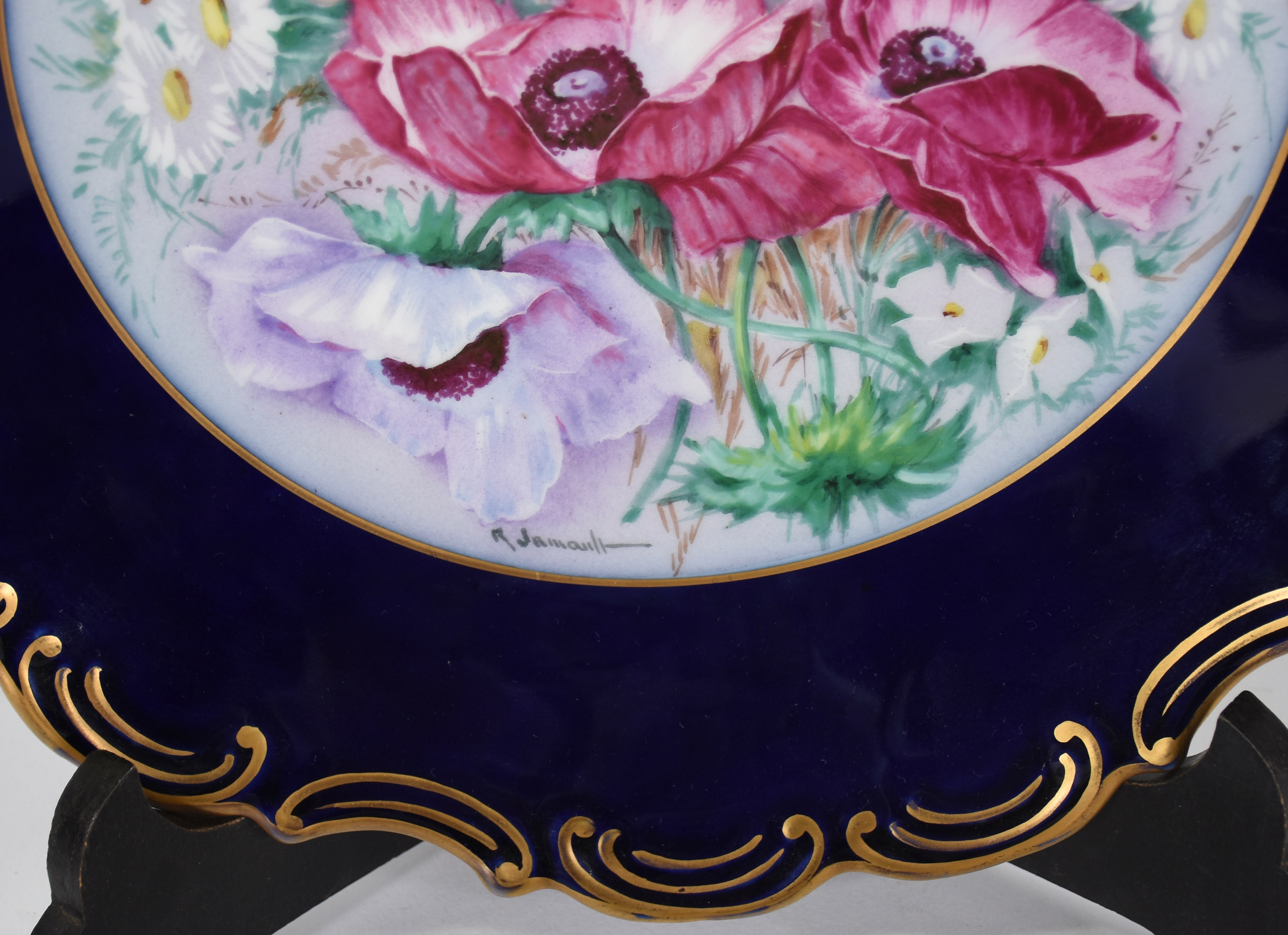Quatro pratos diversos sendo: 1 medalhão de porcelana limoges , 1... - foto 2 de 7