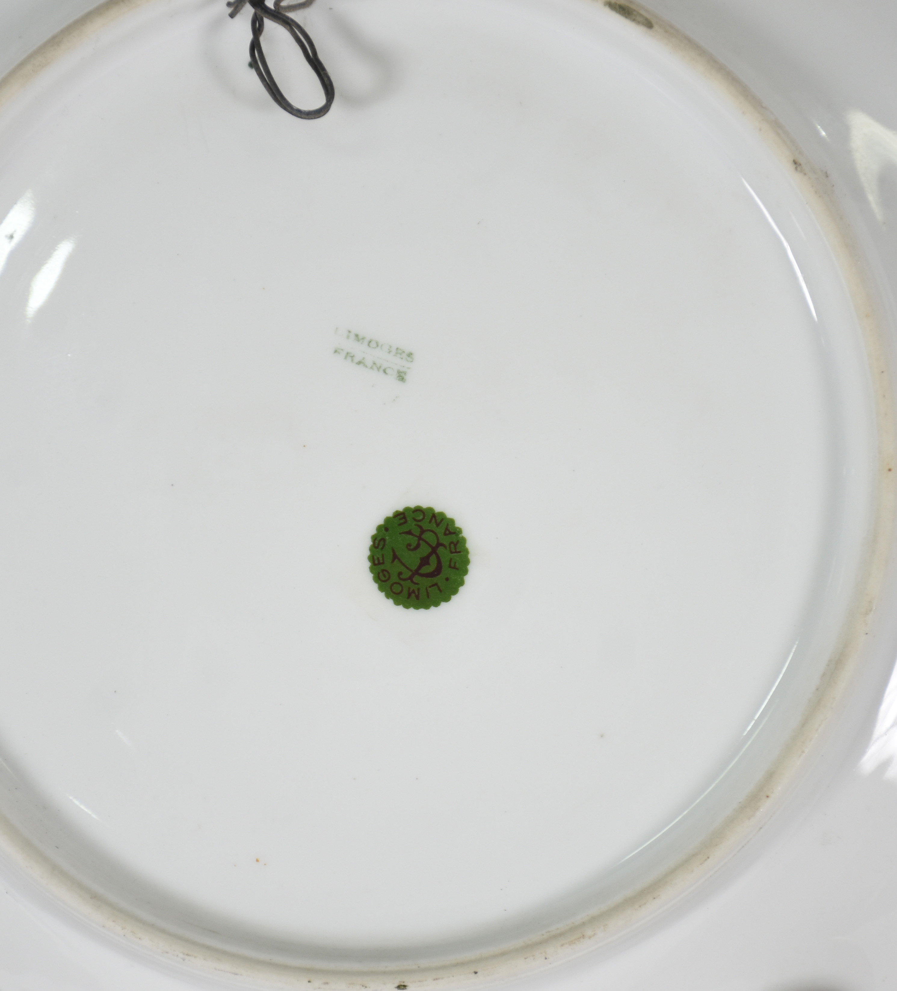 Par de pratos de porcelana Francesa Limoges decorados com marinha em... - foto 4 de 4