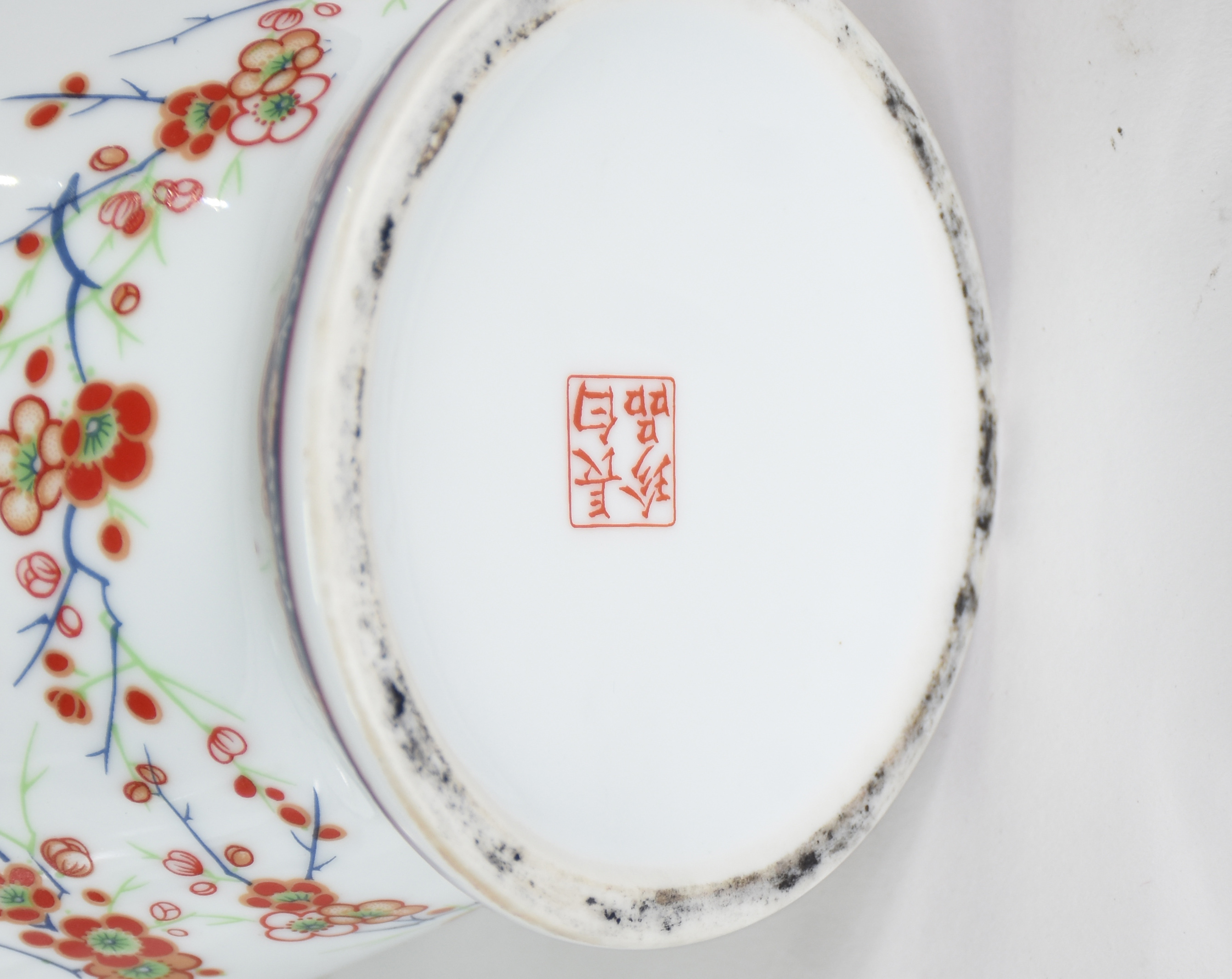 Quatro peças de porcelana sendo : potiche oriental , prato nacional... - foto 7 de 7