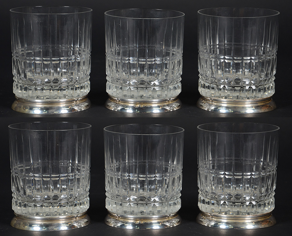 Seis copos de cristal para whisky com base de prata.