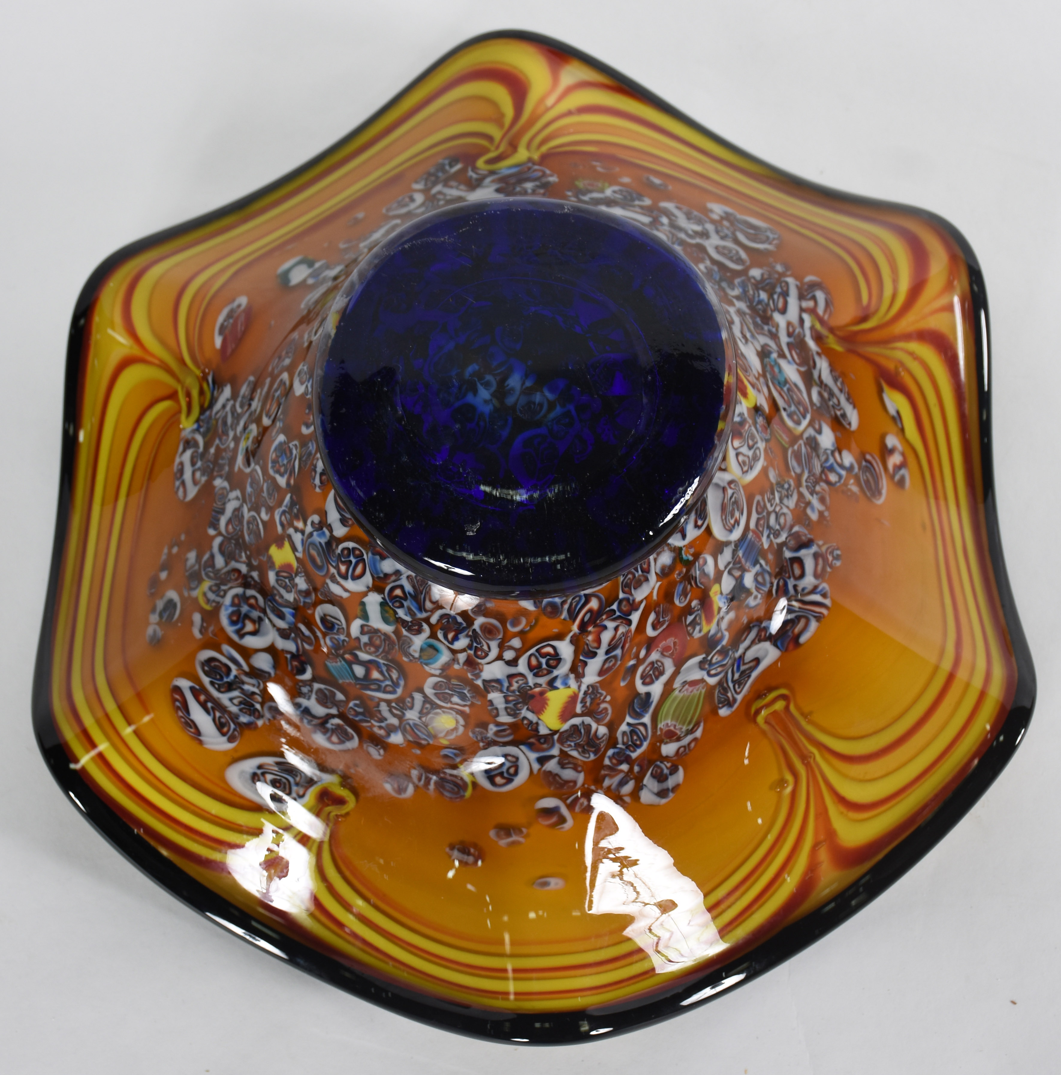 Centro de mesa de murano policromado com borda ondulada. ( pequeno... - foto 2 de 4