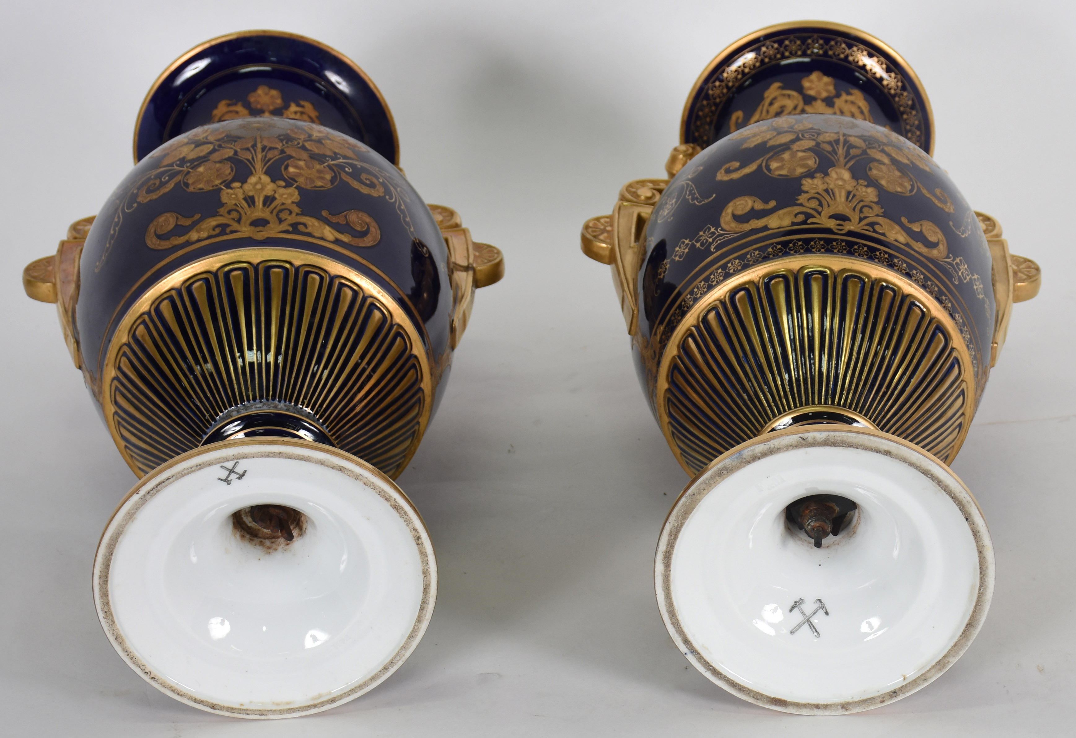 Par de belíssimas ânforas de porcelana Européia azul cobalto... - foto 4 de 5
