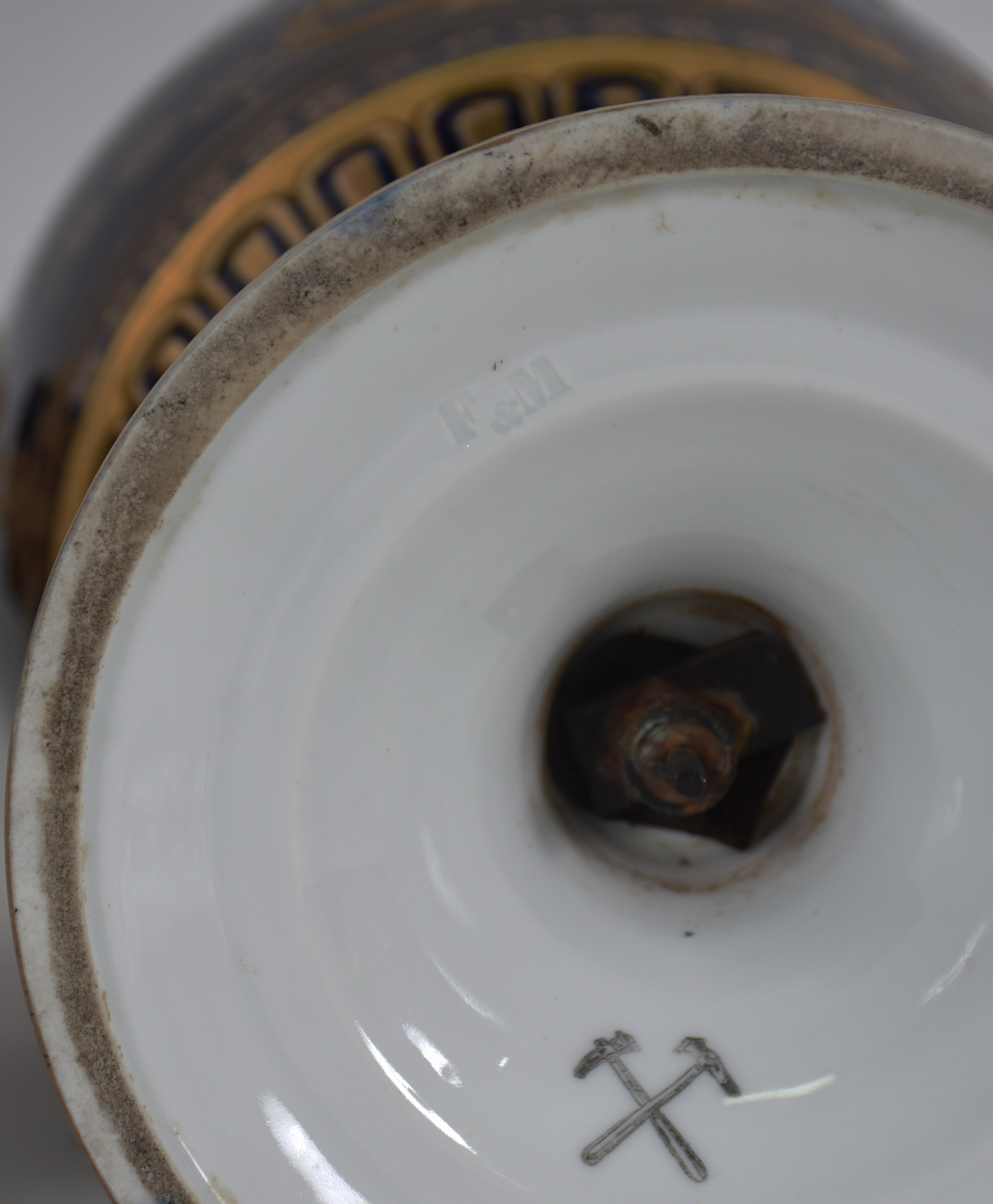 Par de belíssimas ânforas de porcelana Européia azul cobalto... - foto 5 de 5