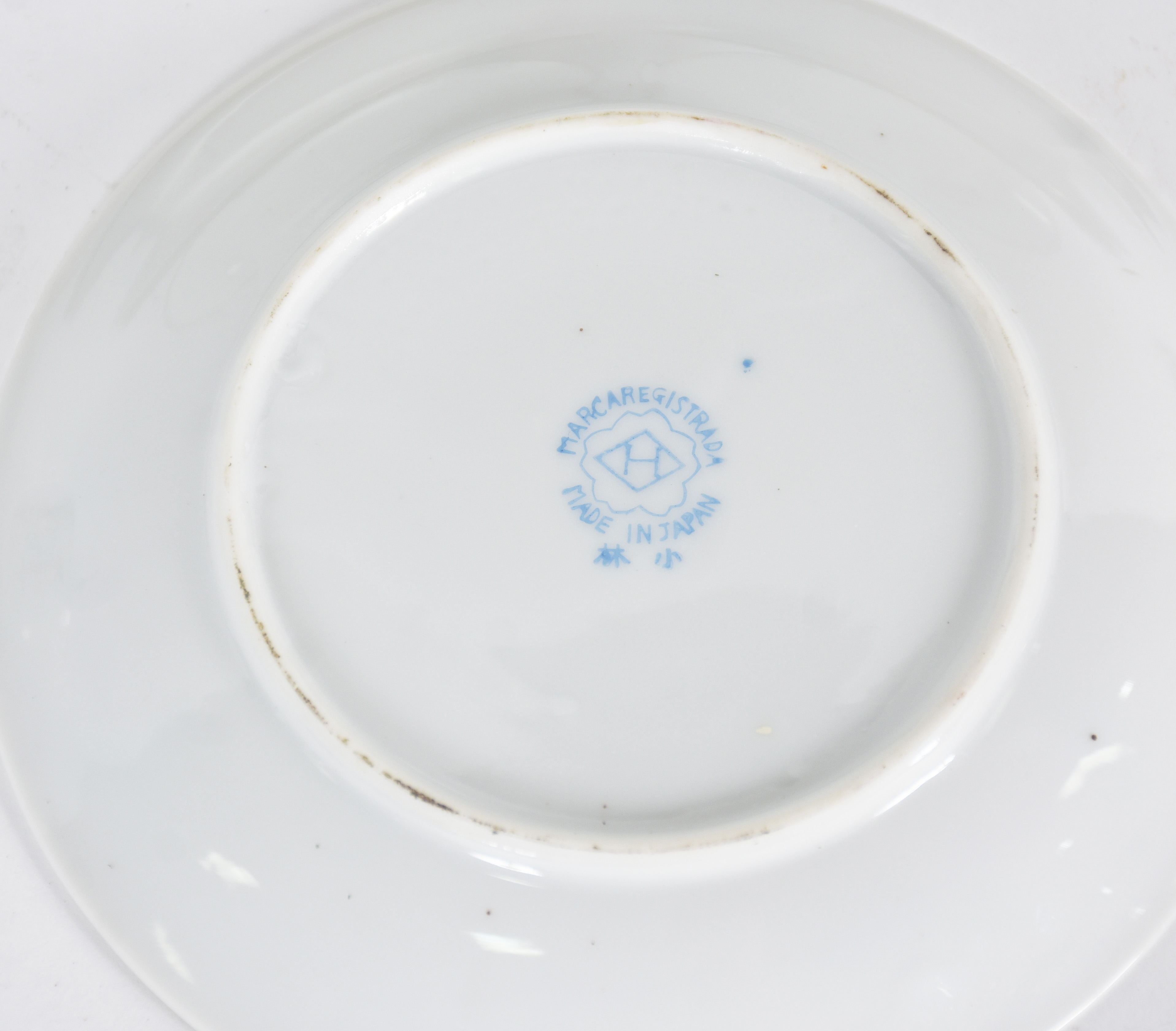 Cinco xícaras de chá com pires e pratinhos de sobremesa de porcelana... - foto 5 de 5