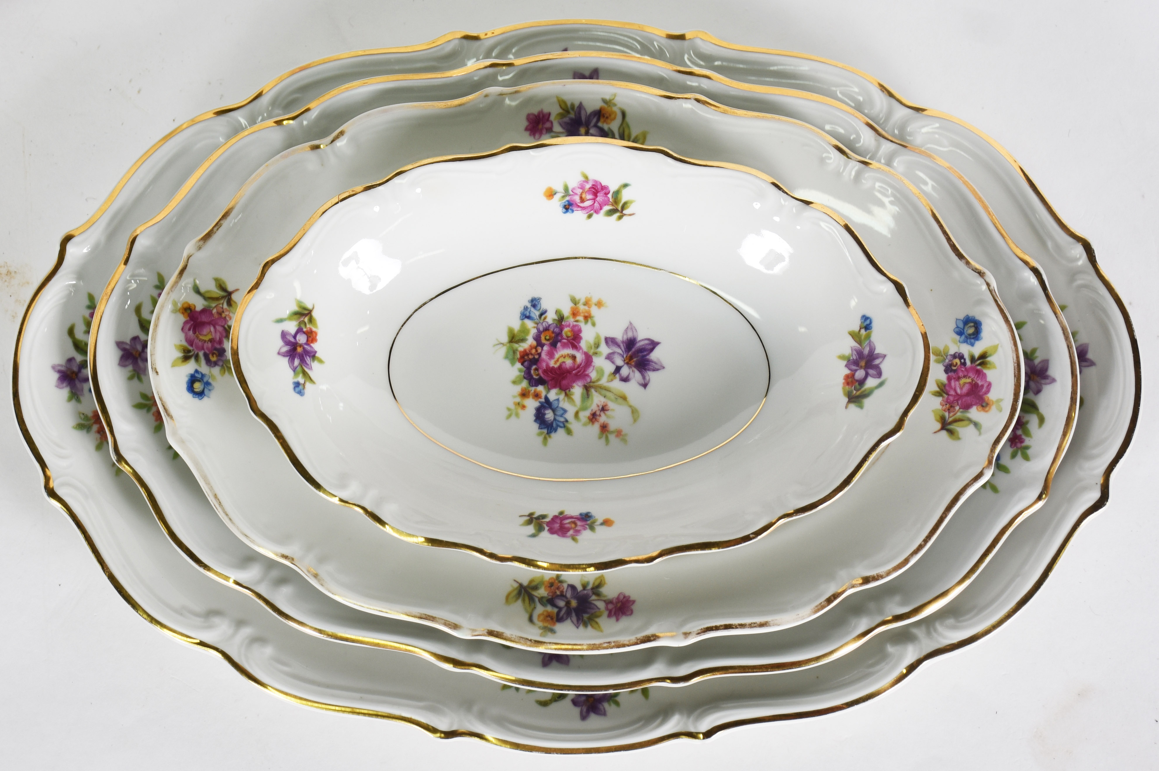 Serviço de jantar de porcelana Polonesa , composto de : 5 pratos... - foto 3 de 4