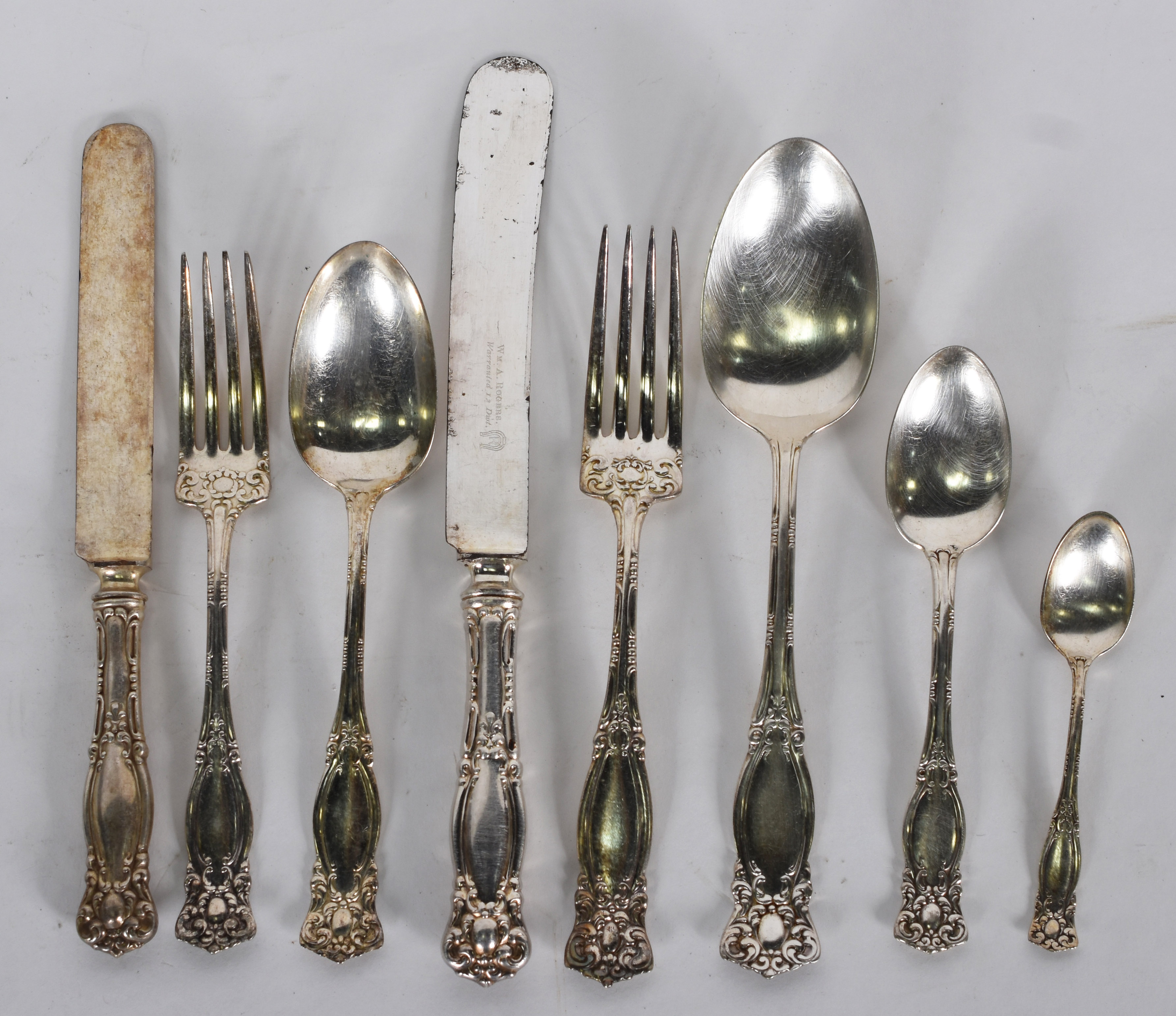 Faqueiro de metal WMA Robers, composto : 13 garfos , 15 facas, 12... - foto 1 de 3