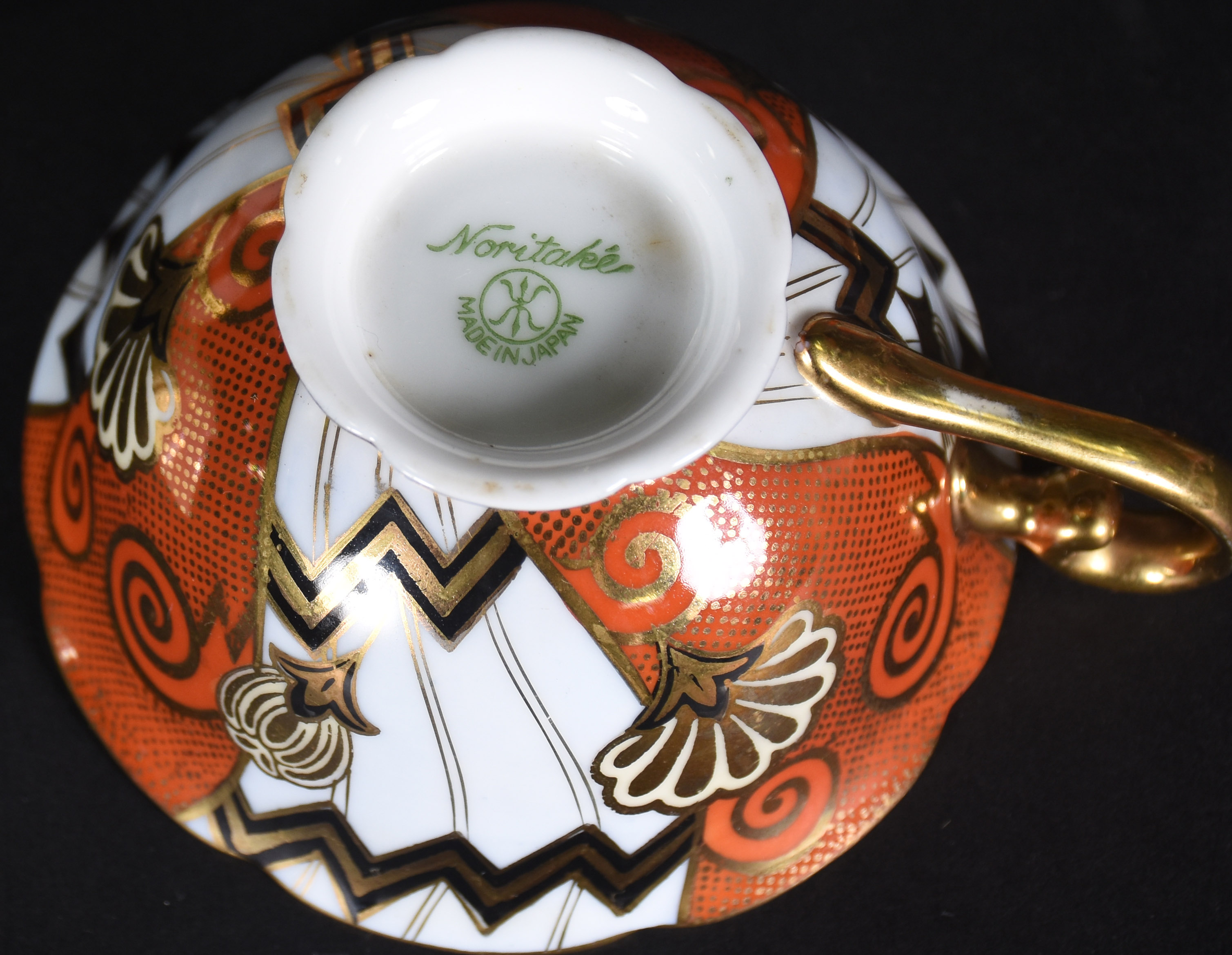 Dois aparelhos de chá de porcelana Noritake , sendo: a)5 xícaras com... - foto 5 de 5