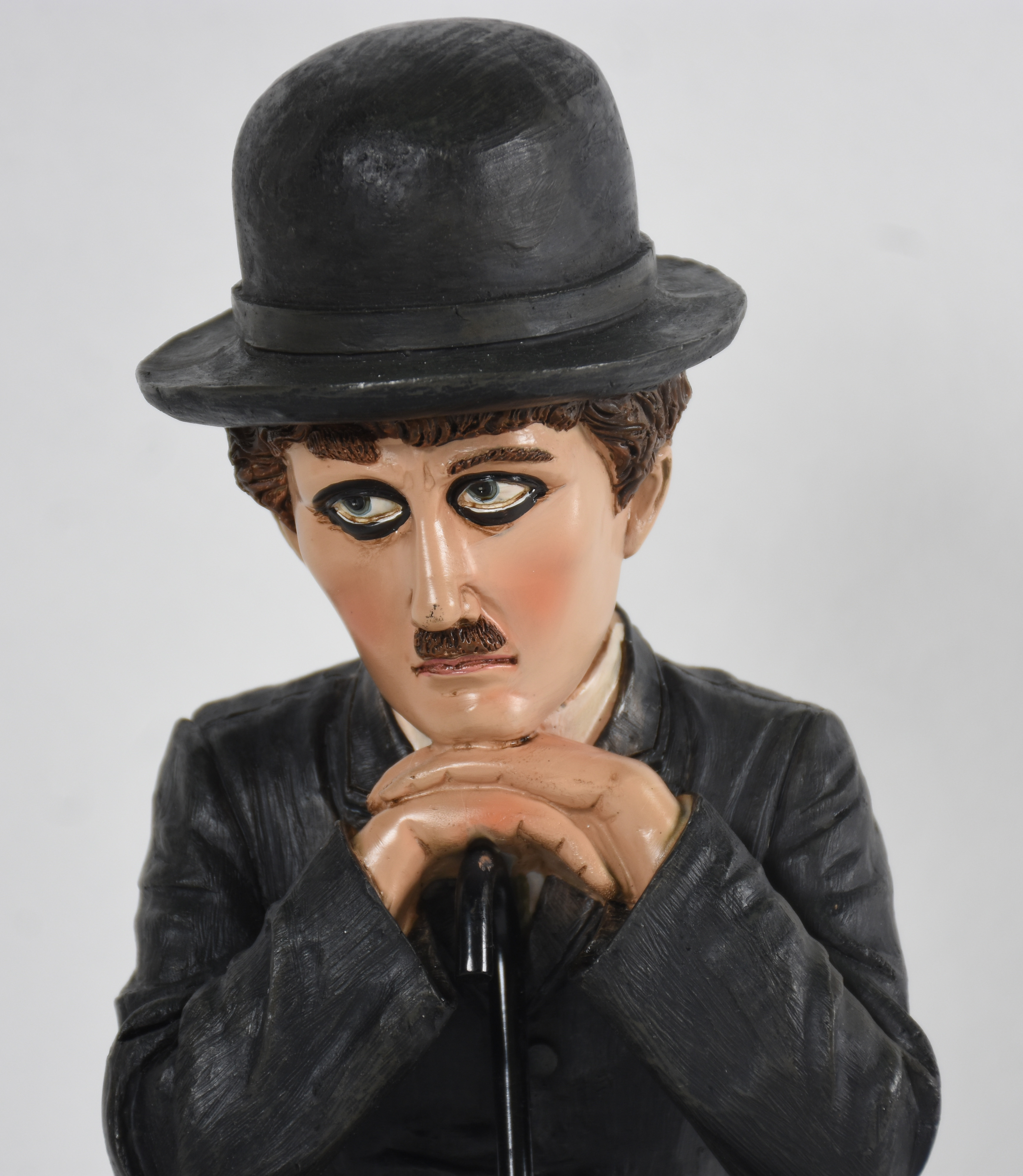 Estatueta de resina representando Charles Chaplin " Carlitos "... - foto 2 de 4